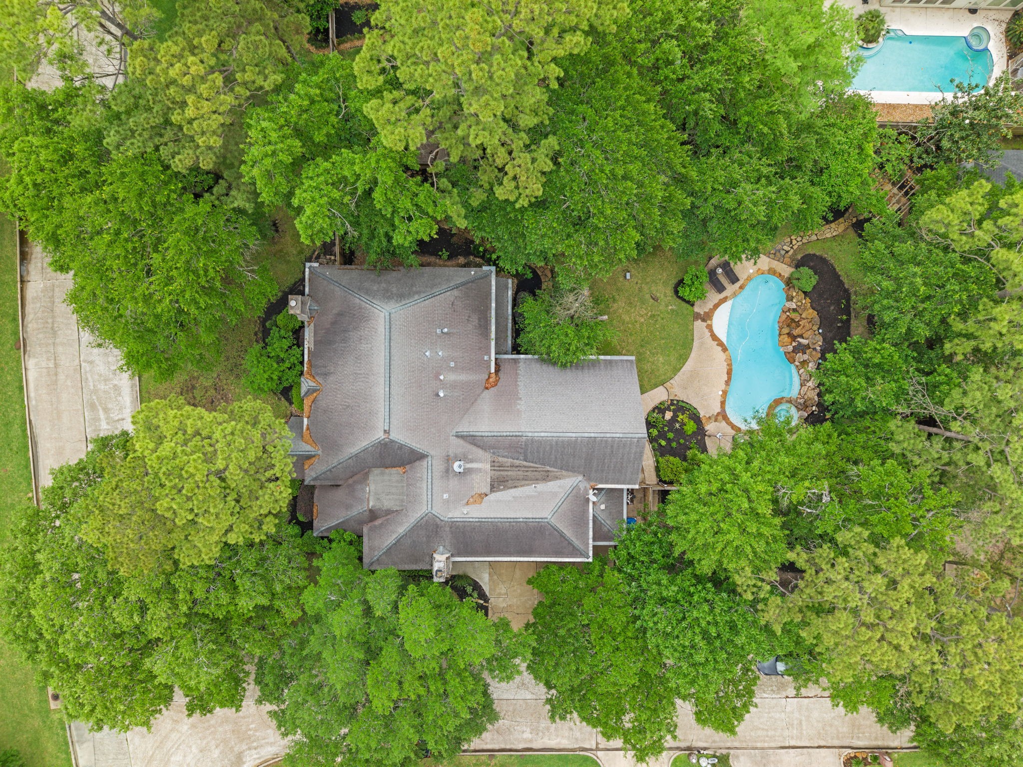 15427 Terrace Oaks Drive Property Photo 3