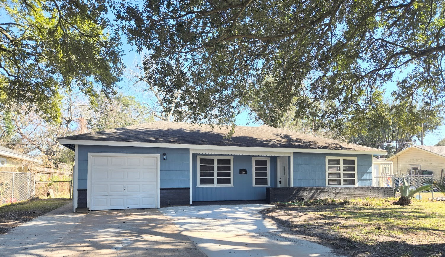 1103 W Camp Circle Property Photo 2