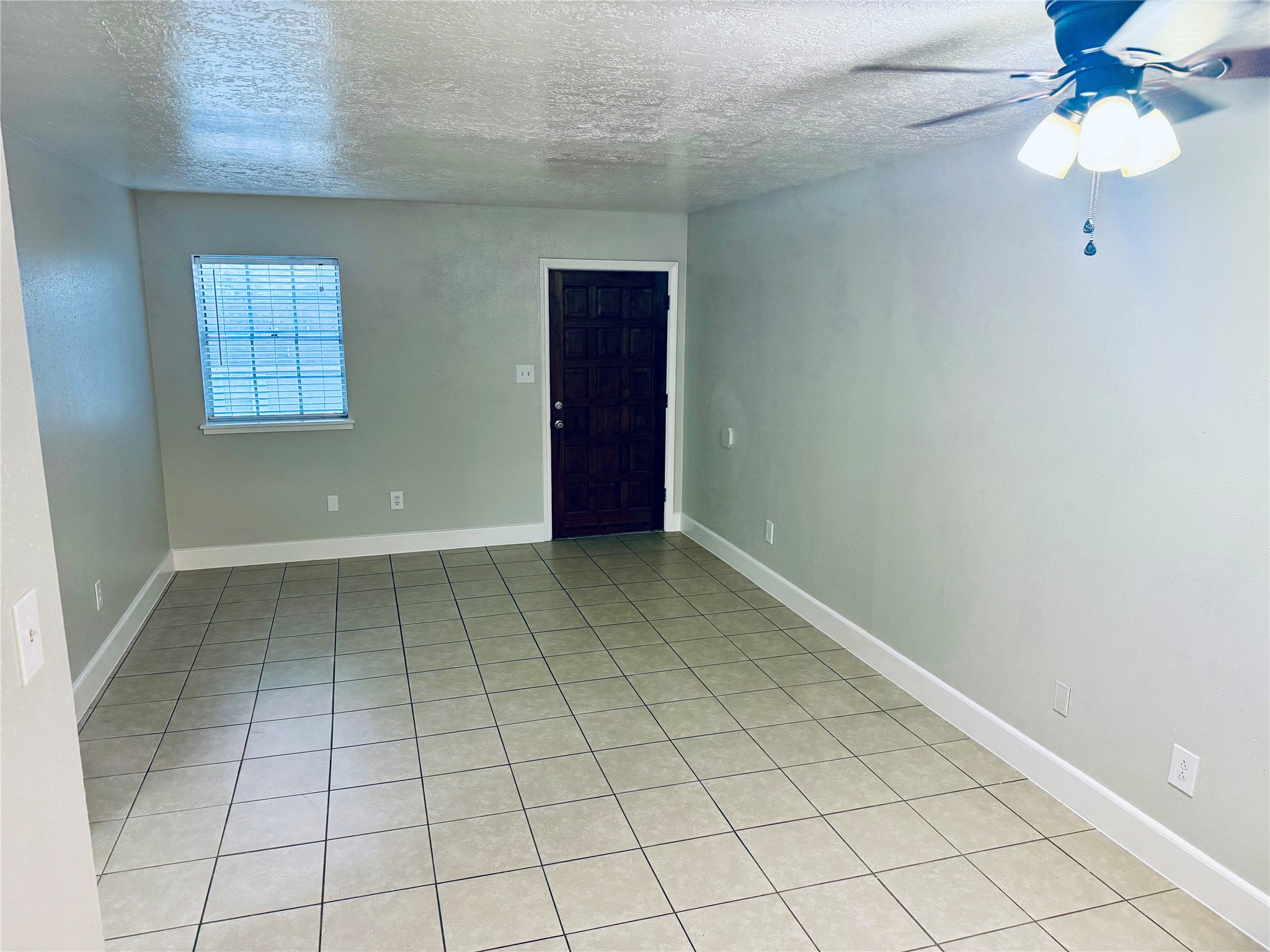 501 Waco Street 4 Property Photo 3
