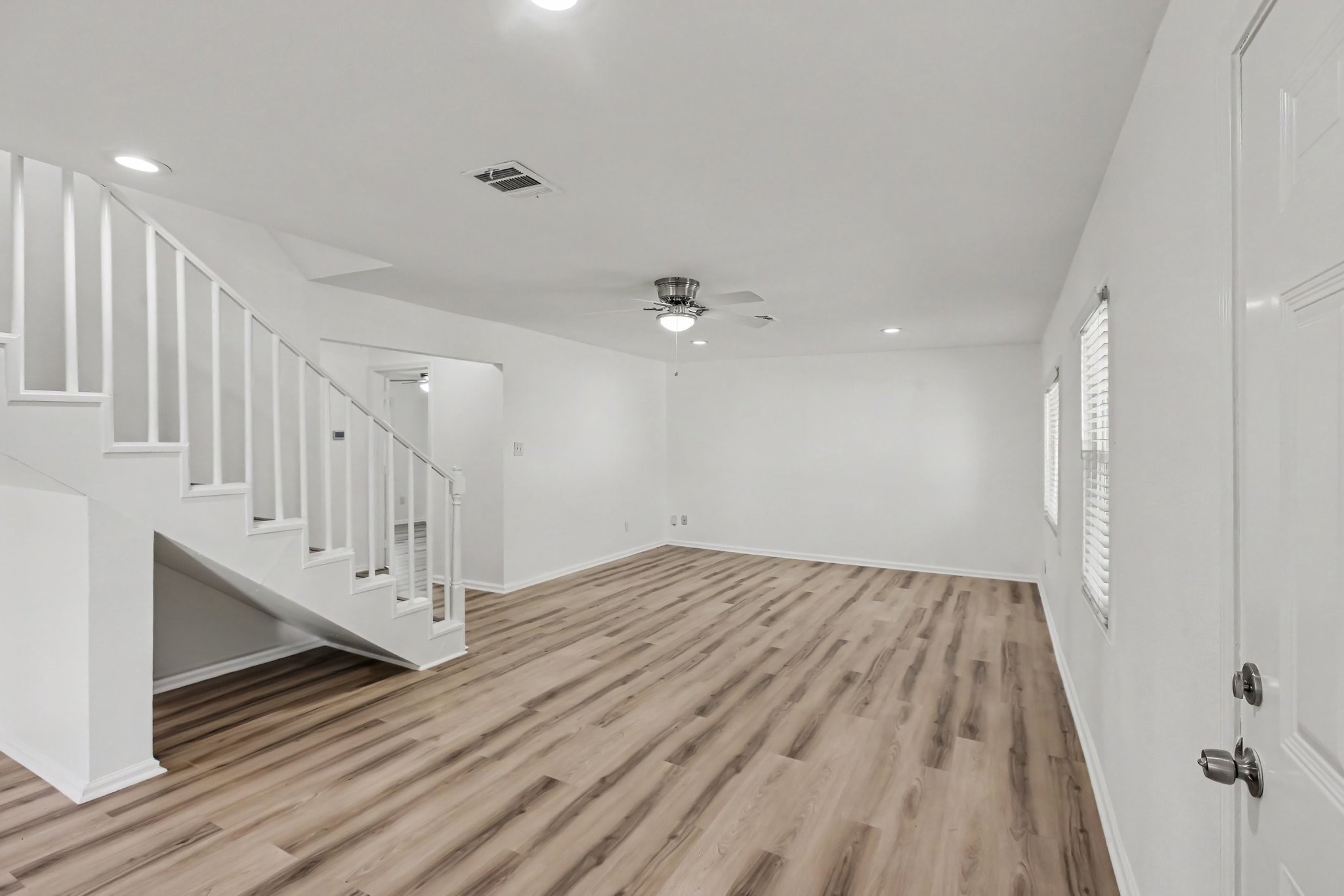 302 Lawrence Street Property Photo 4