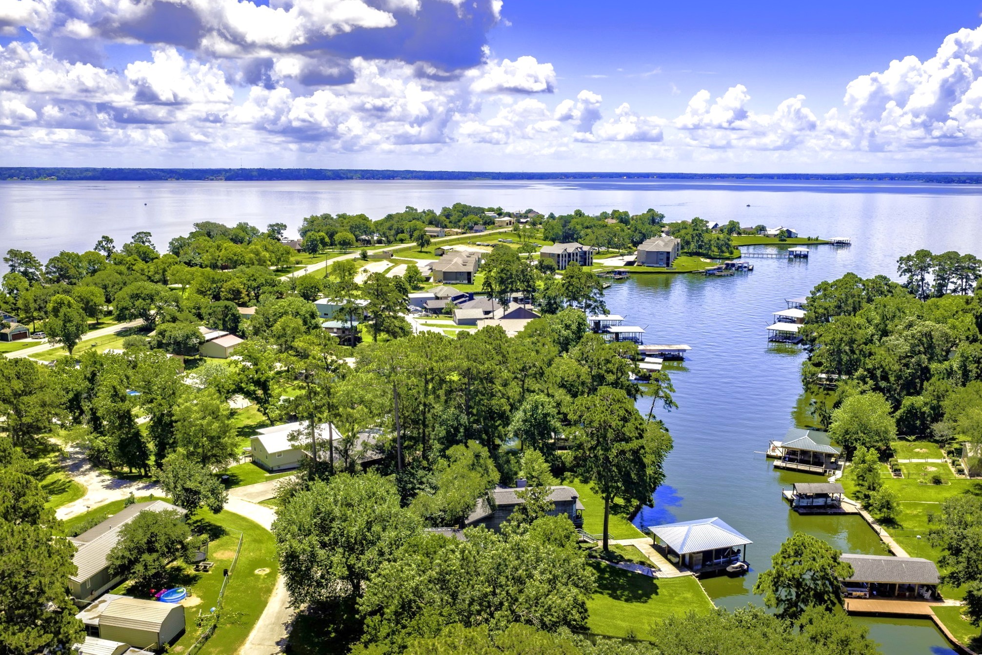 305 Lakeshore Dr Property Photo 1