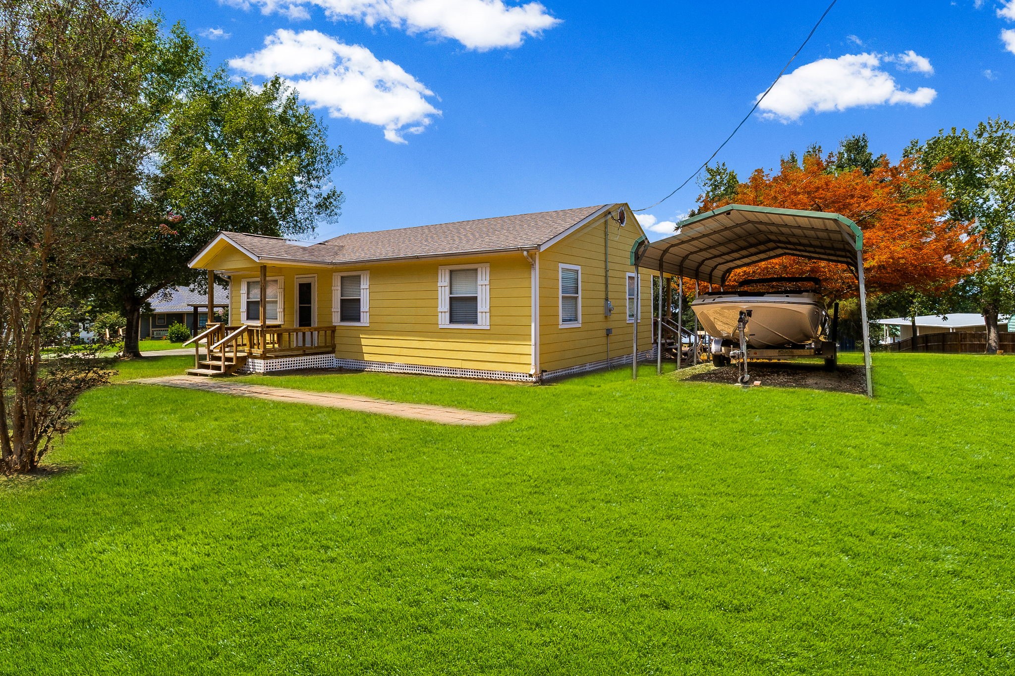 330 Pine Brook Dr Property Photo 3