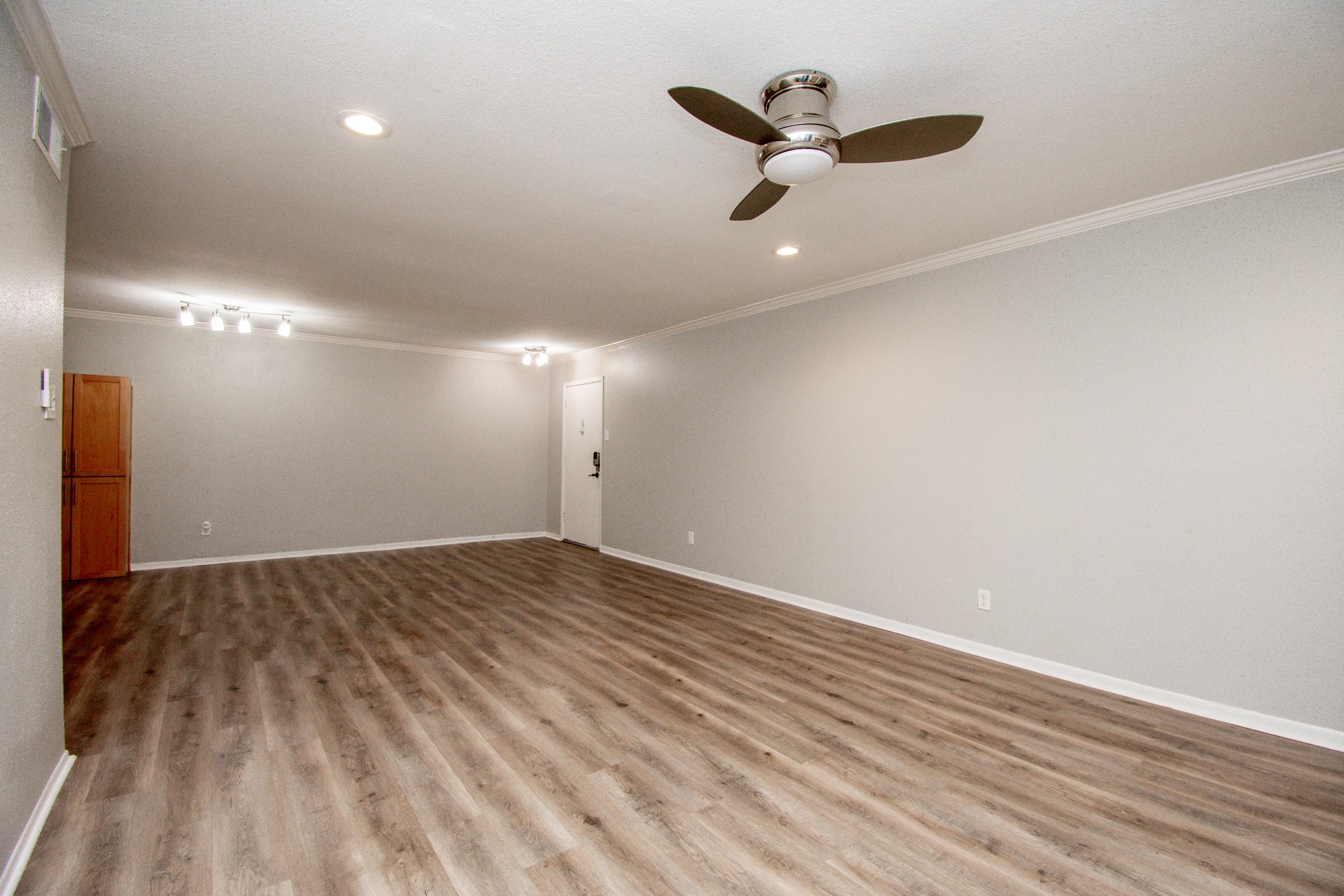 7575 Katy Freeway 92 Property Photo 4