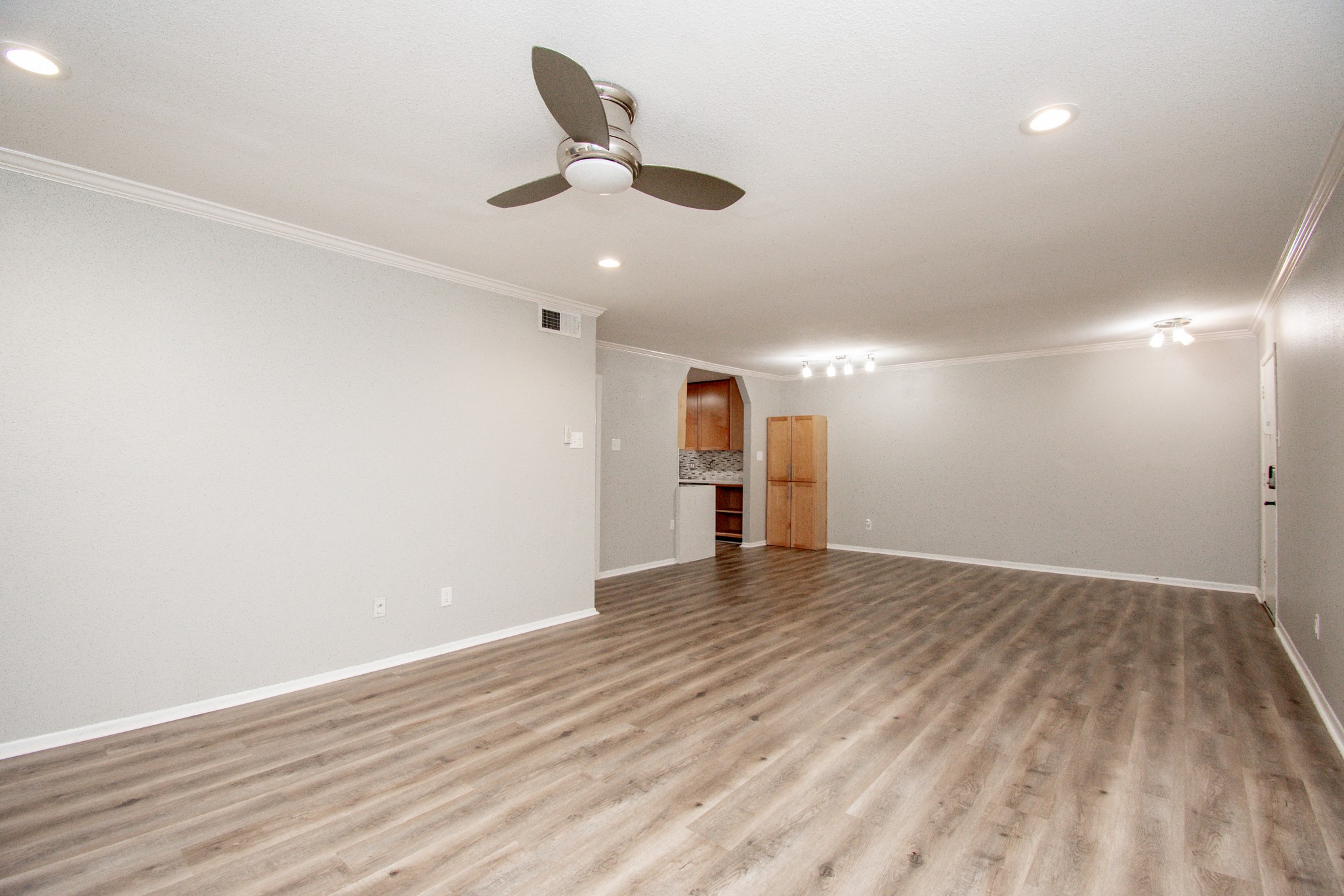 7575 Katy Freeway 92 Property Photo 5