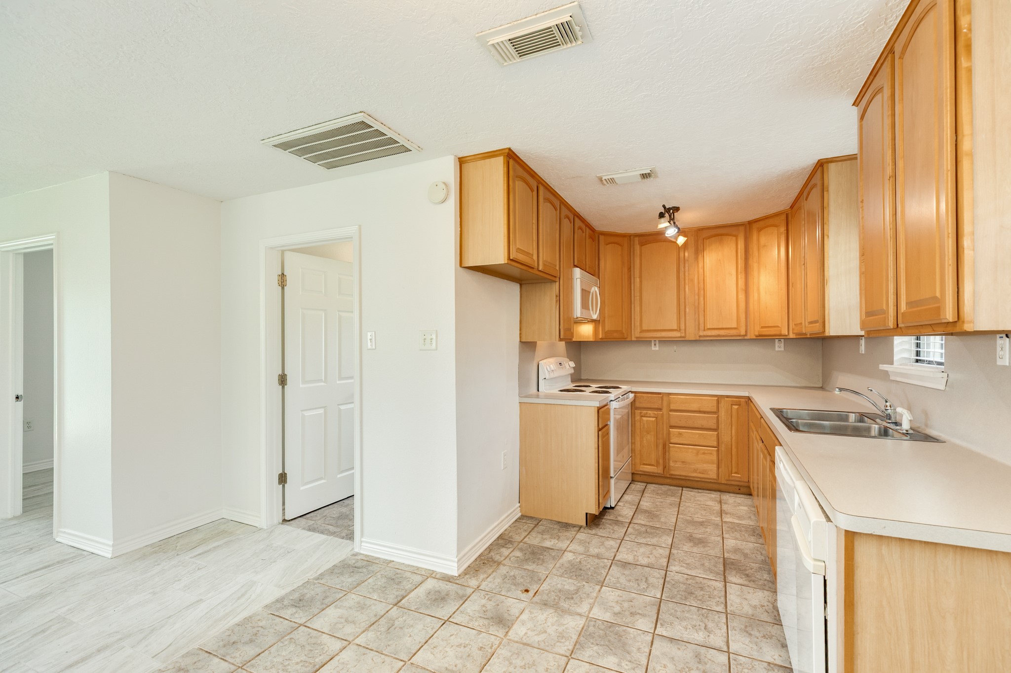123 County Road 458d Drive Property Photo 16