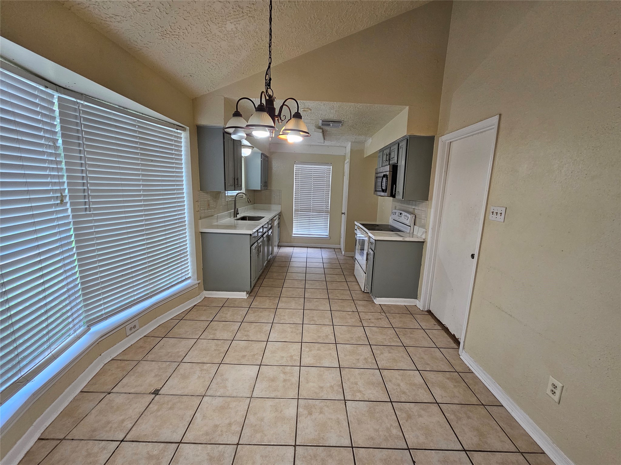 10423 Tenneco Drive Property Photo 15