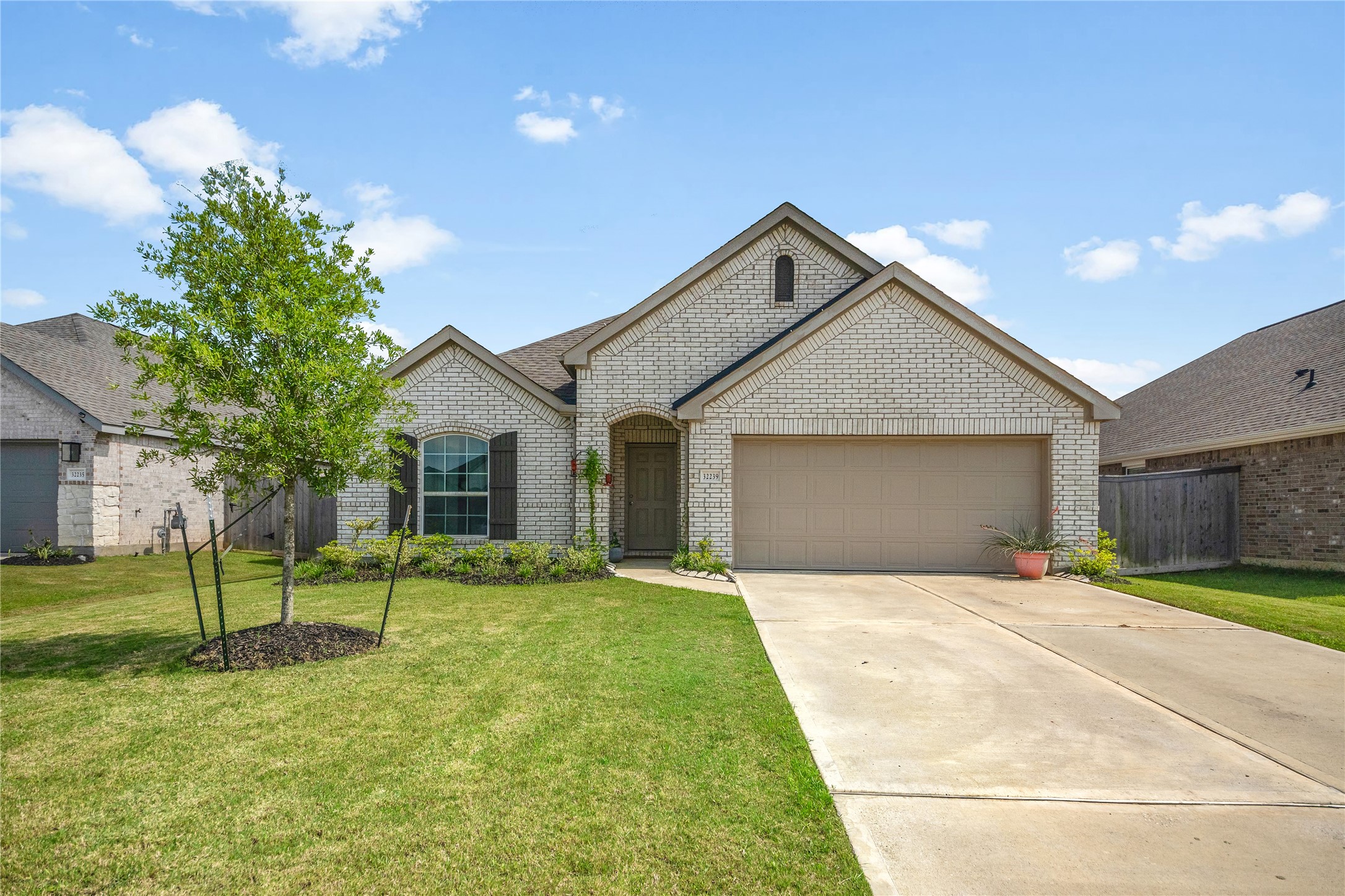 32239 Cedar Crest Drive Property Photo 2