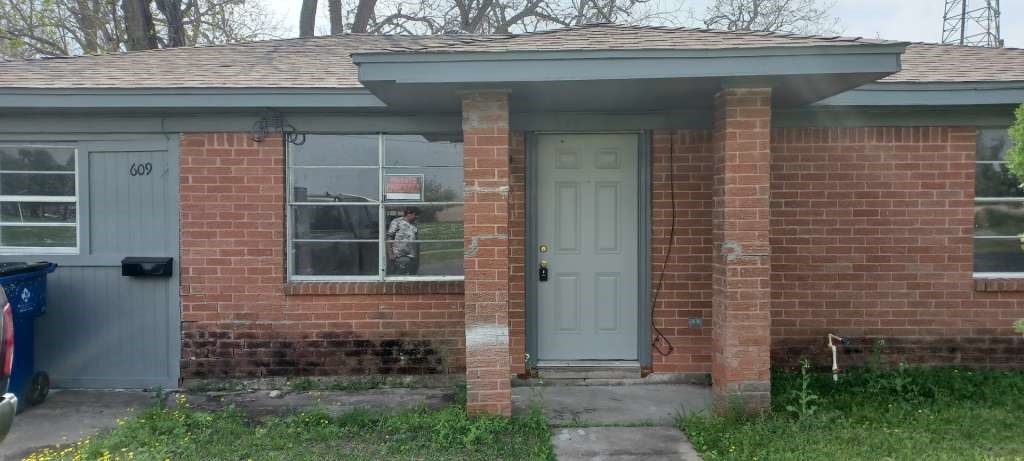 609 W 6th Street Property Photo 5