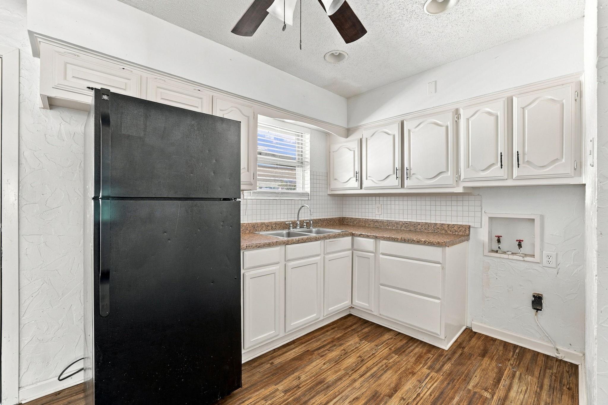 2527 Gross Road Property Photo 6