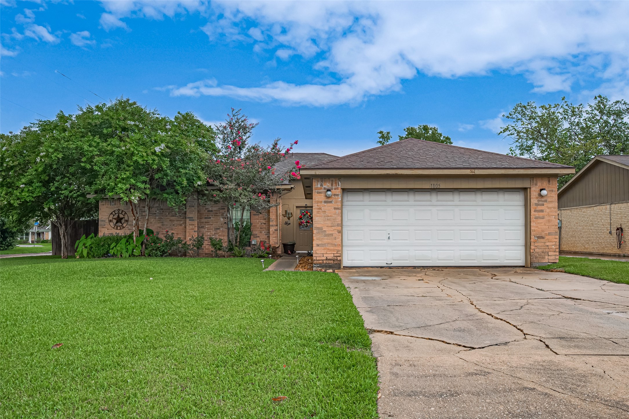 1805 Willow Bend Road Property Photo 1