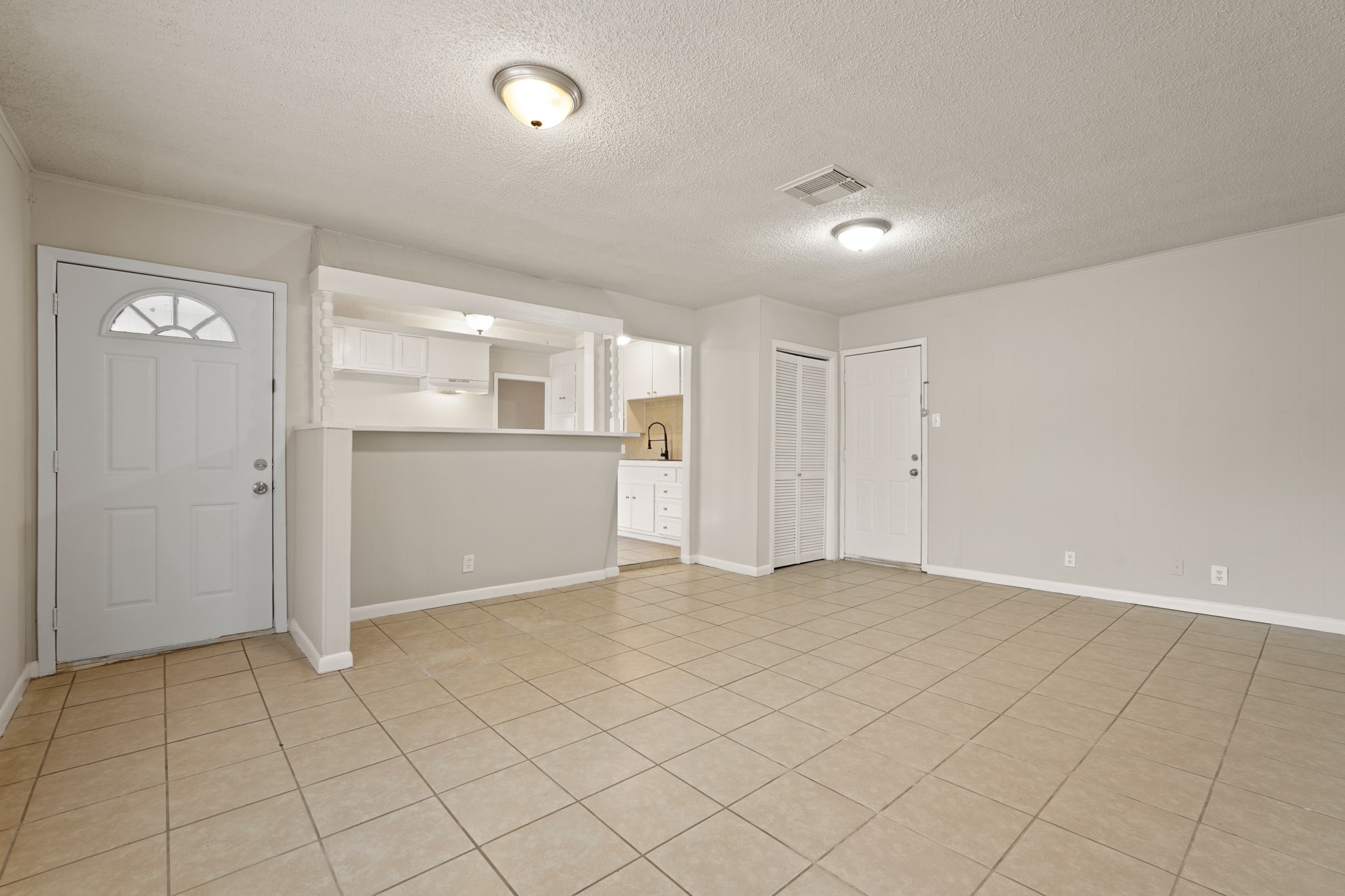 2406 Pomona Drive Property Photo 2