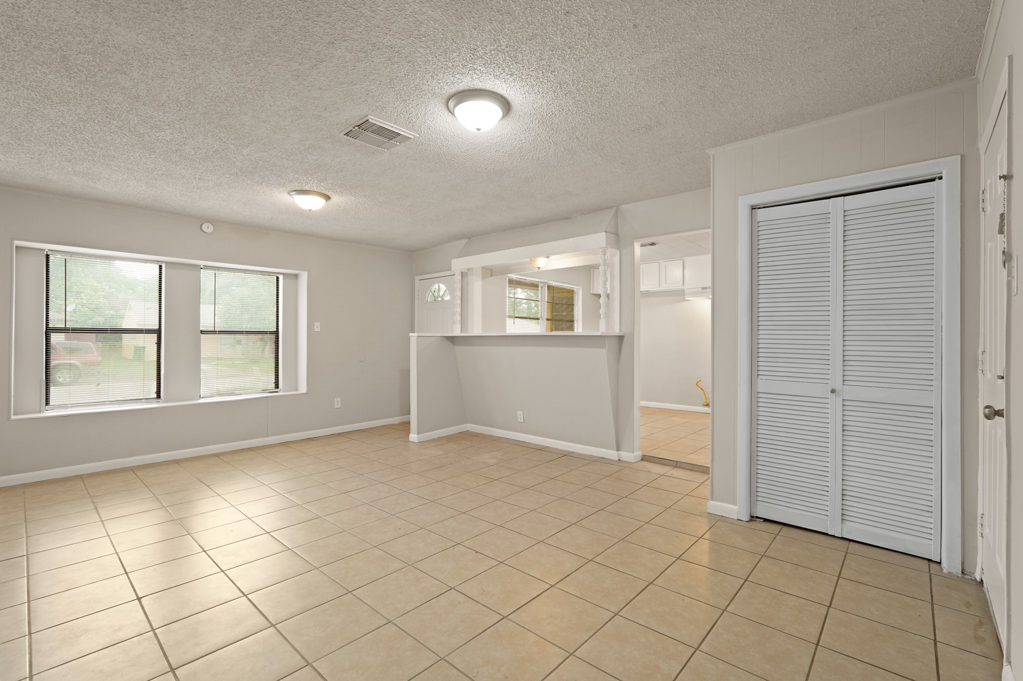 2406 Pomona Drive Property Photo 3