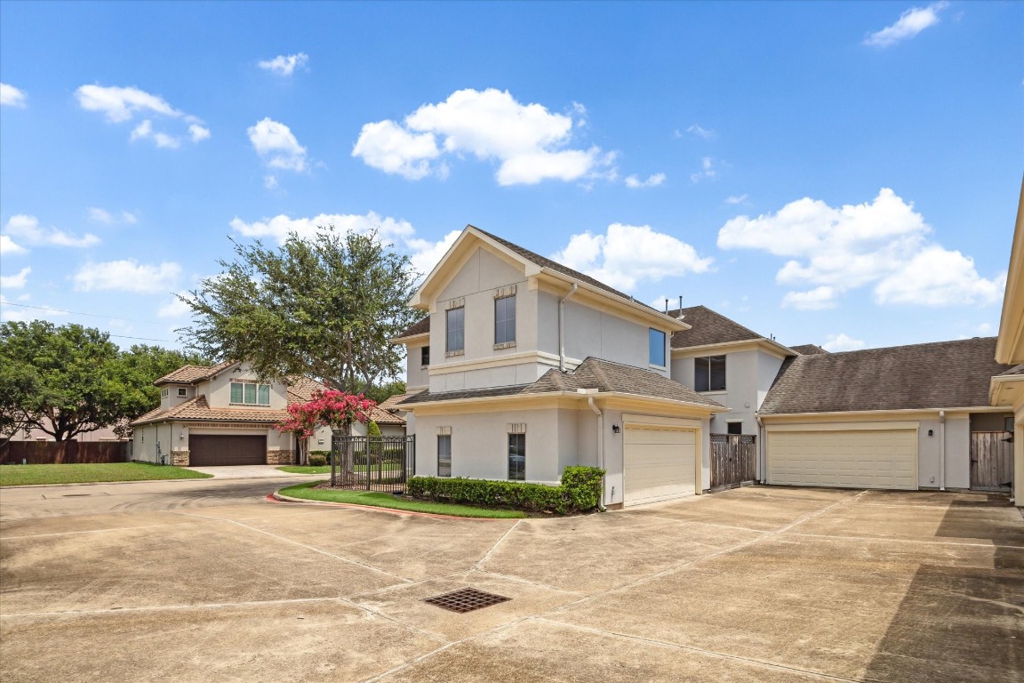 4319 Stonebrook Lane Property Photo 4