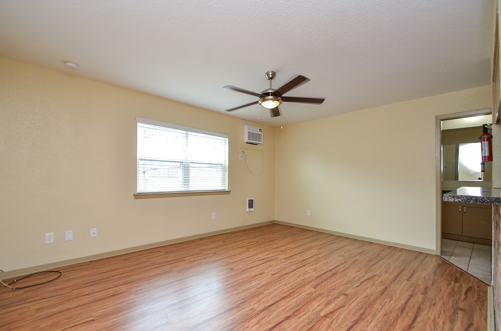 1419 Hawthorne 23 Property Photo 5