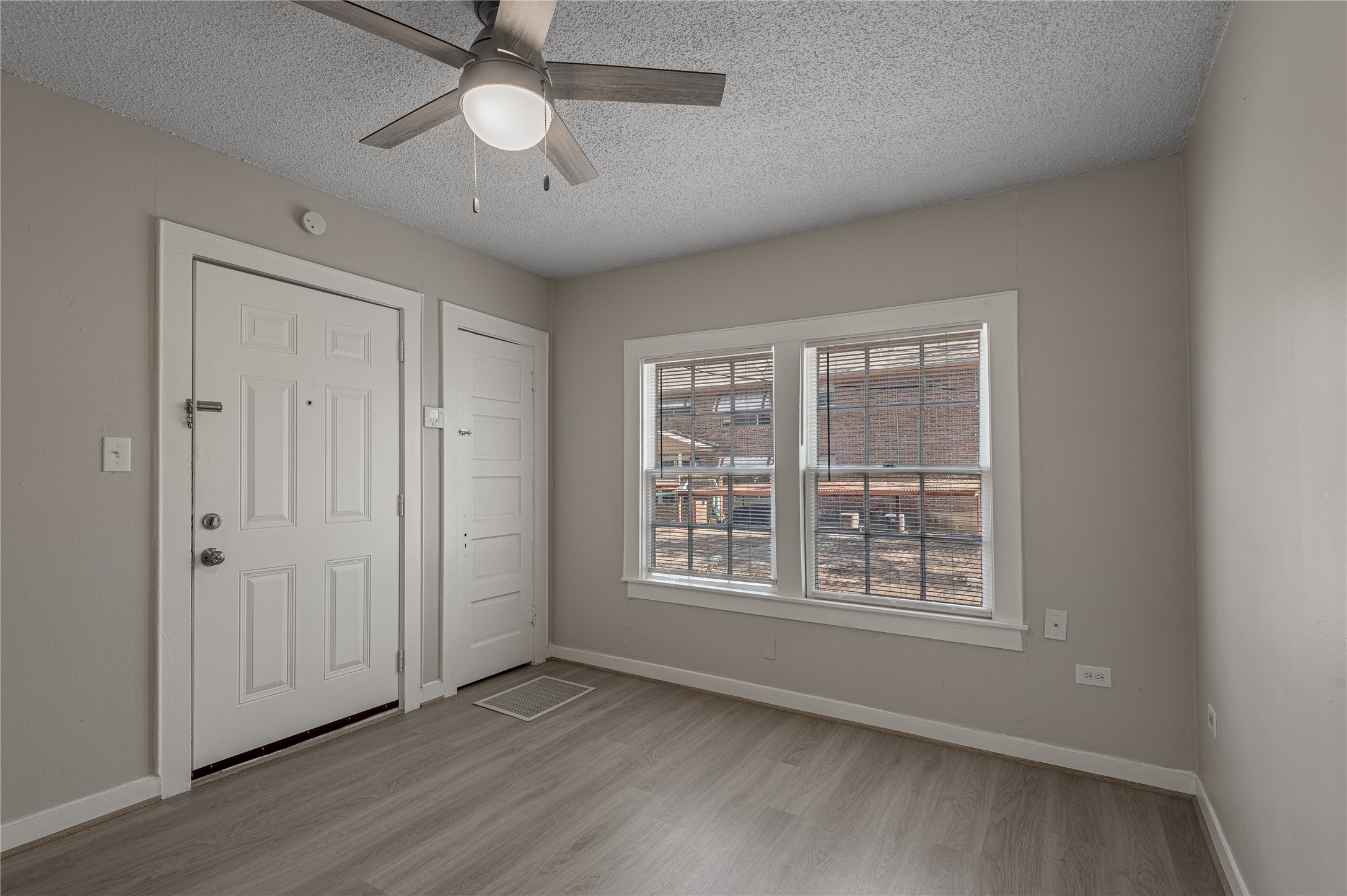 811 Sam Houston Avenue B Property Photo 2