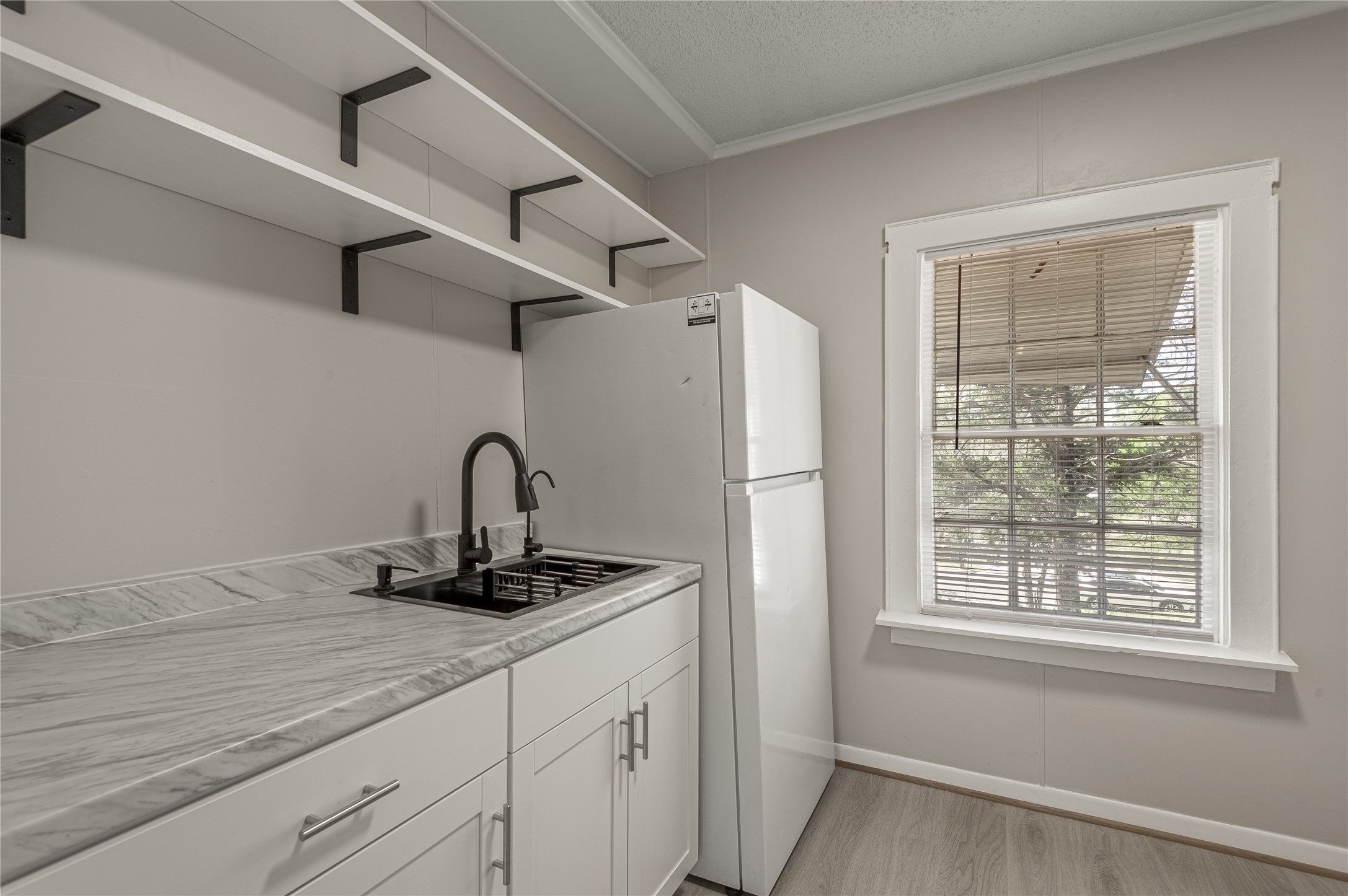 811 Sam Houston Avenue B Property Photo 5