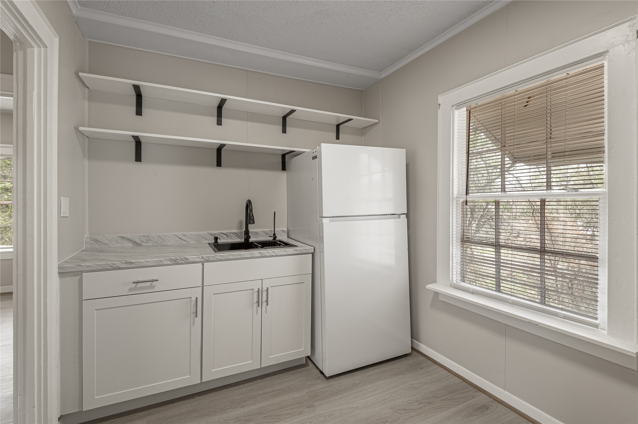 811 Sam Houston Avenue B Property Photo 7