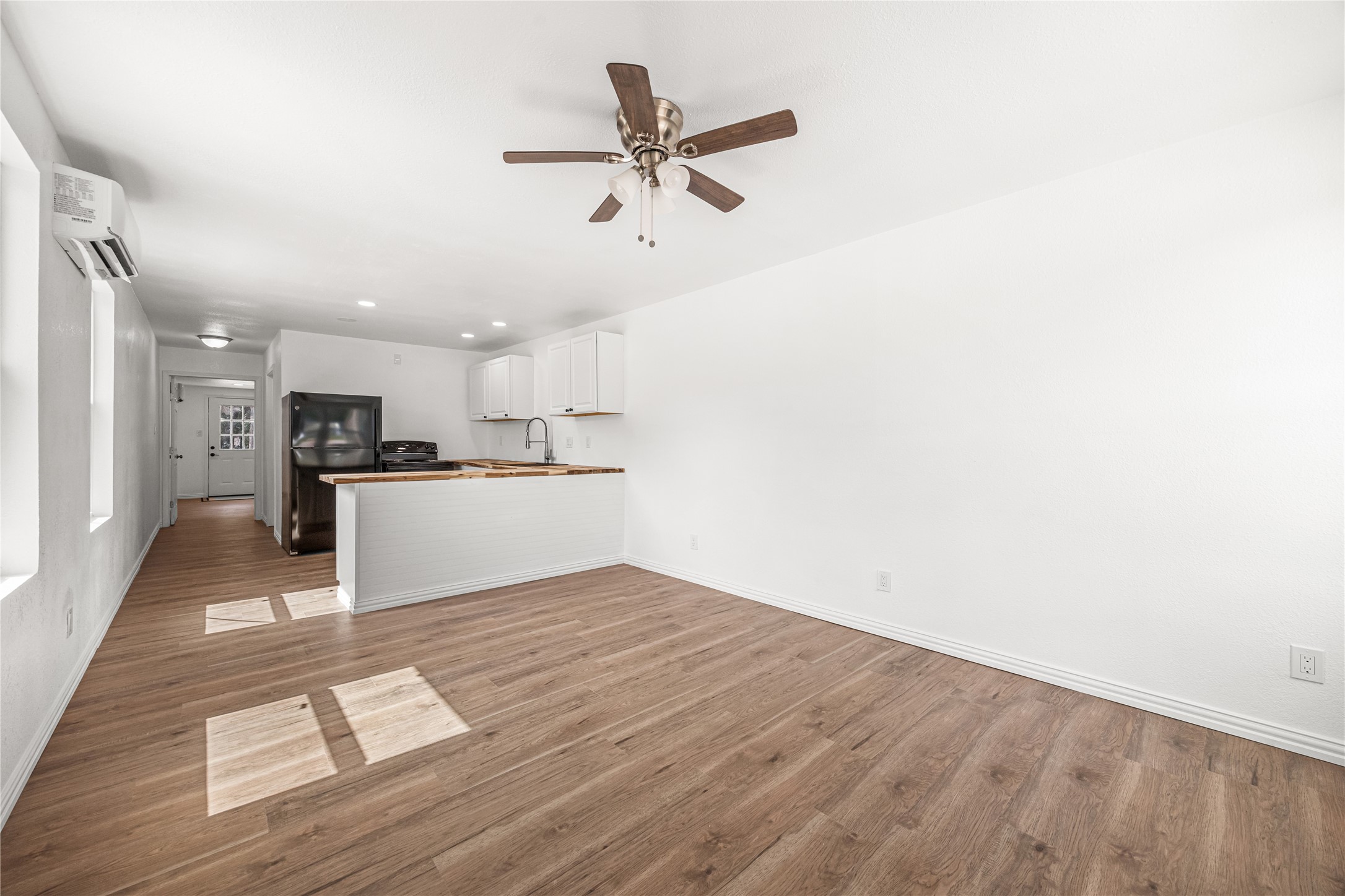 28096 Seven Sisters Road B Property Photo 1