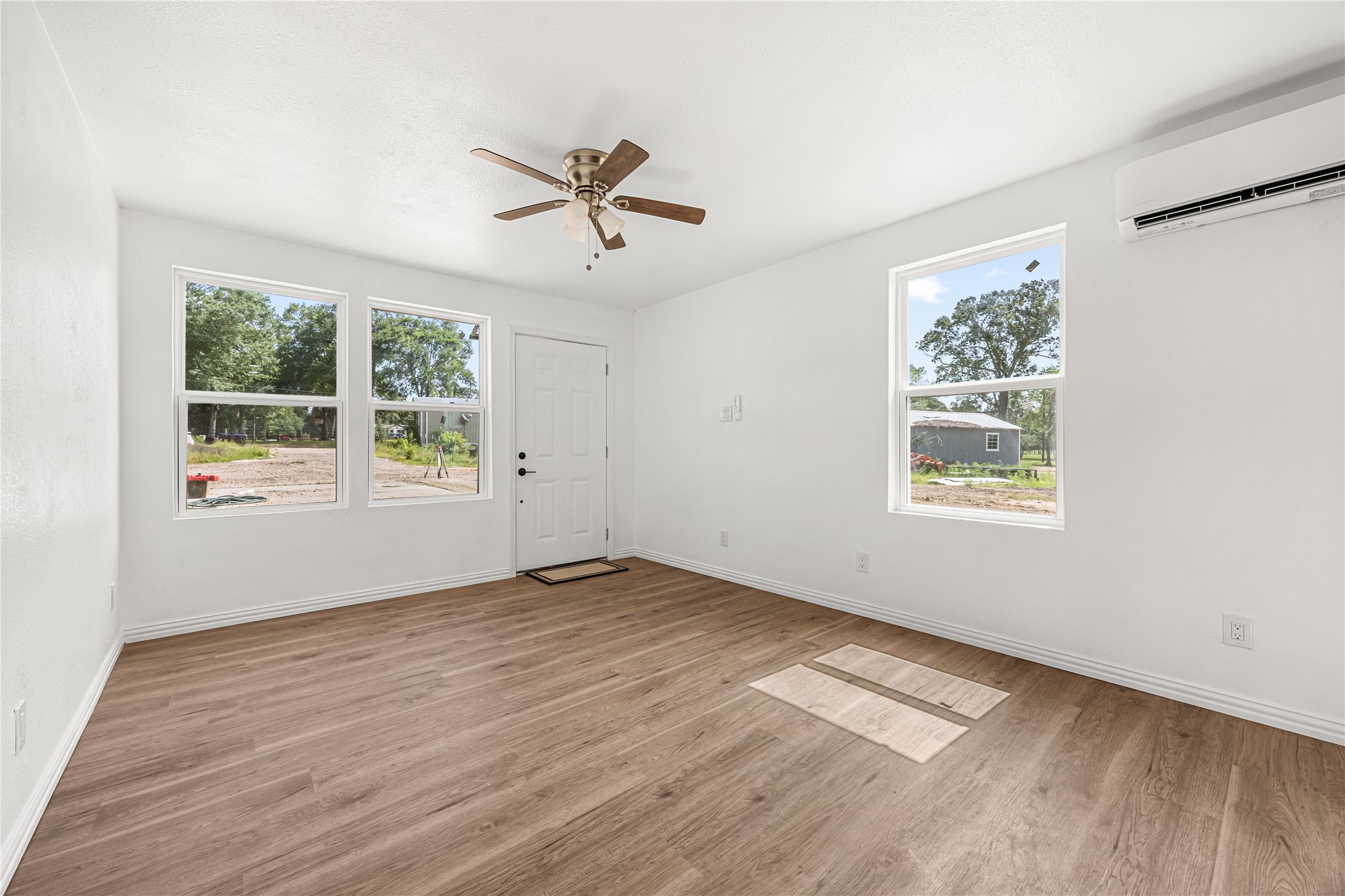 28096 Seven Sisters Road B Property Photo 2