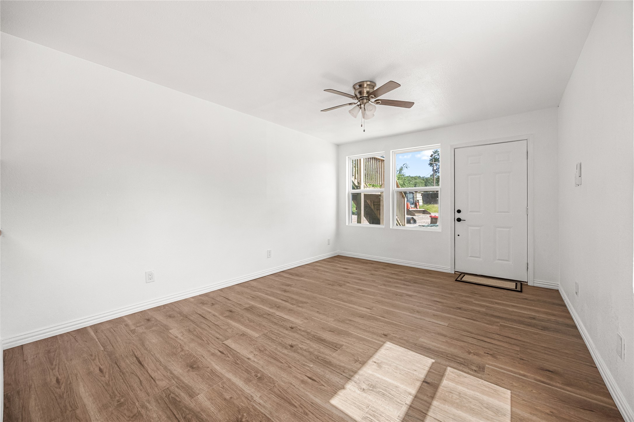 28096 Seven Sisters Road B Property Photo 3