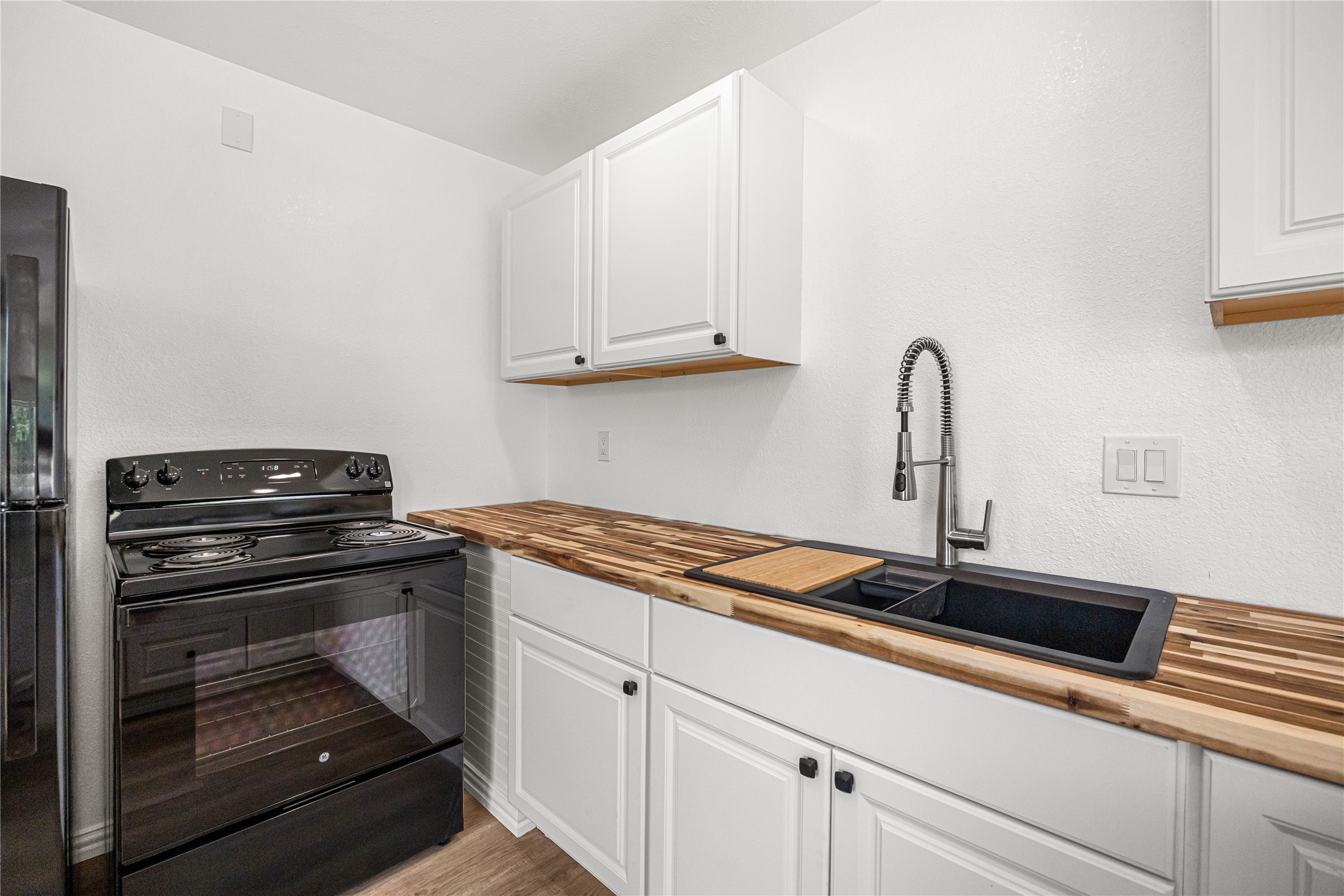 28096 Seven Sisters Road B Property Photo 7
