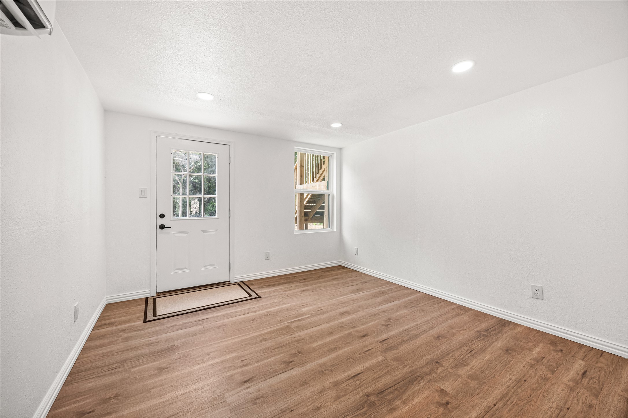 28096 Seven Sisters Road B Property Photo 9