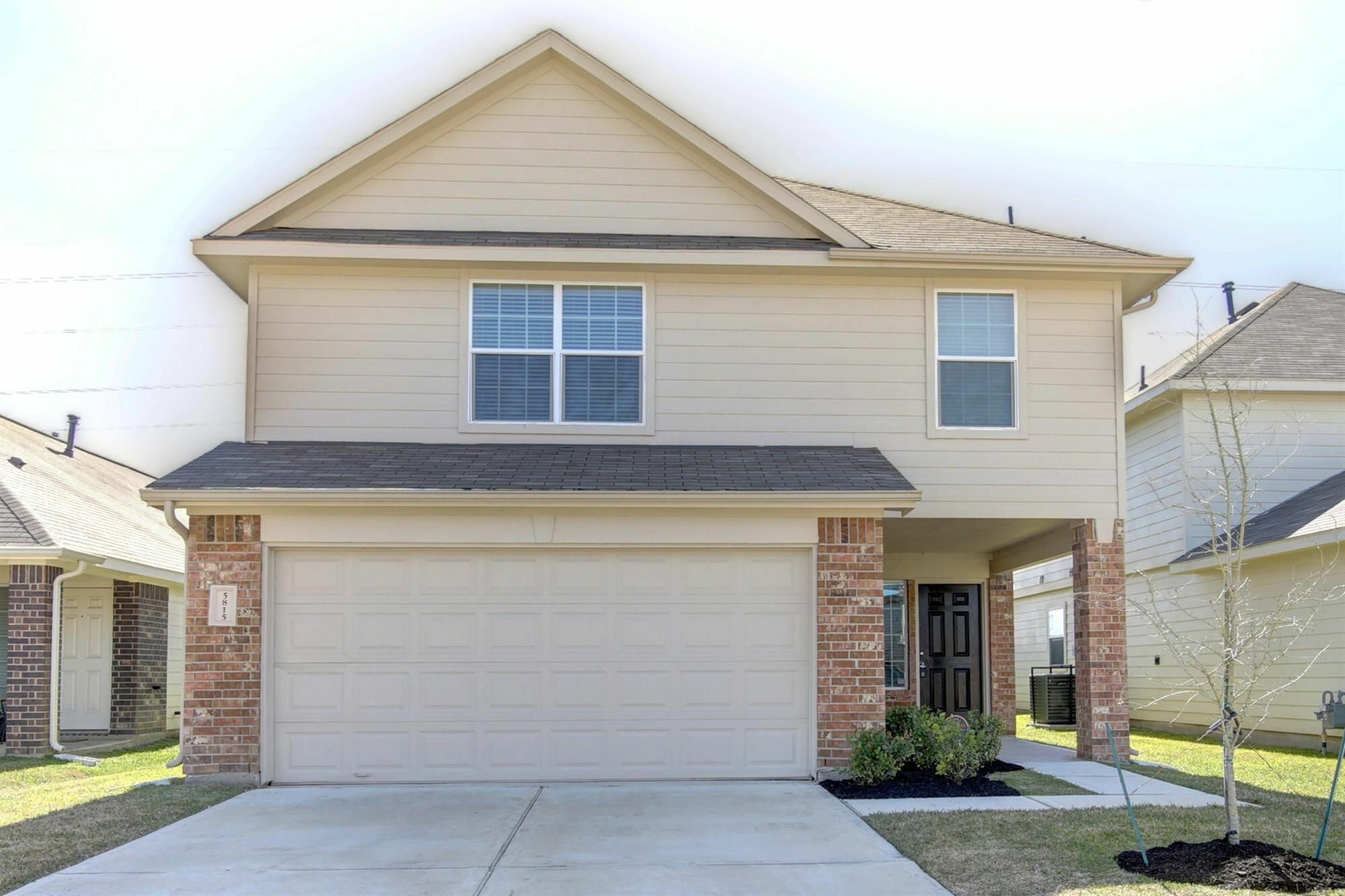 5815 Post Oak Manor Drive Property Photo 1