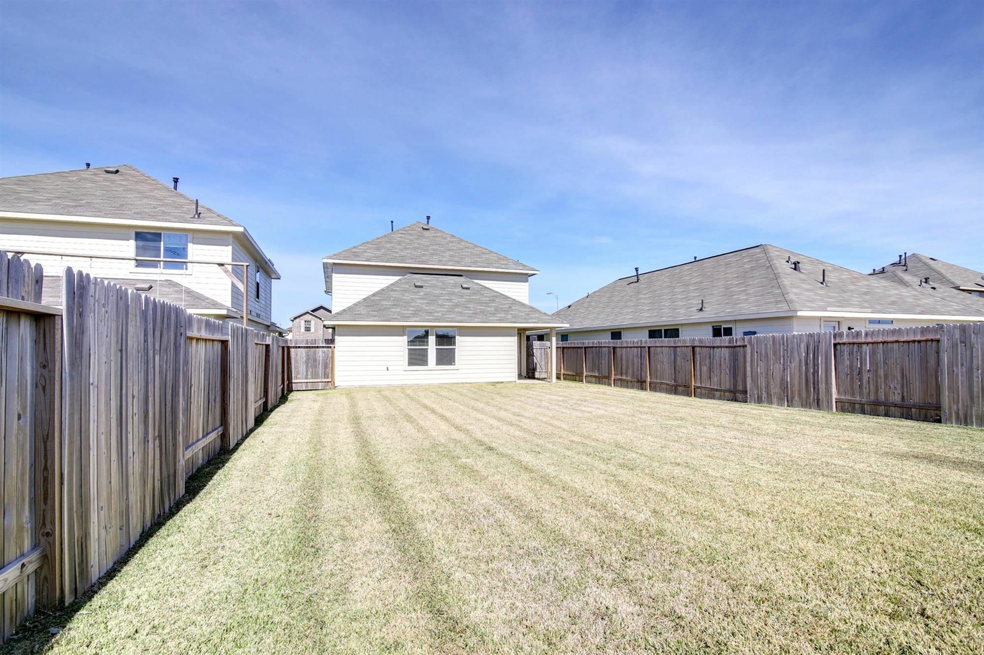 5815 Post Oak Manor Drive Property Photo 3