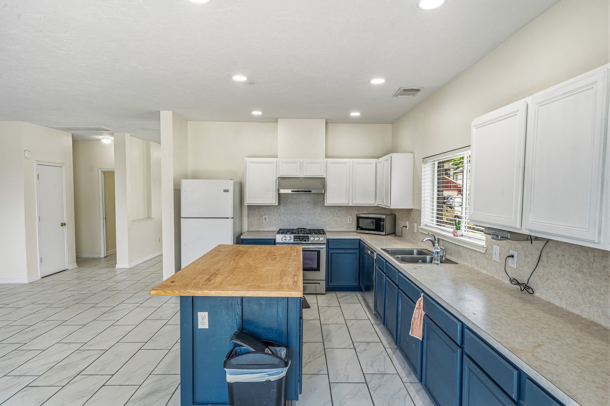 9641 Weldridge Drive Property Photo 12