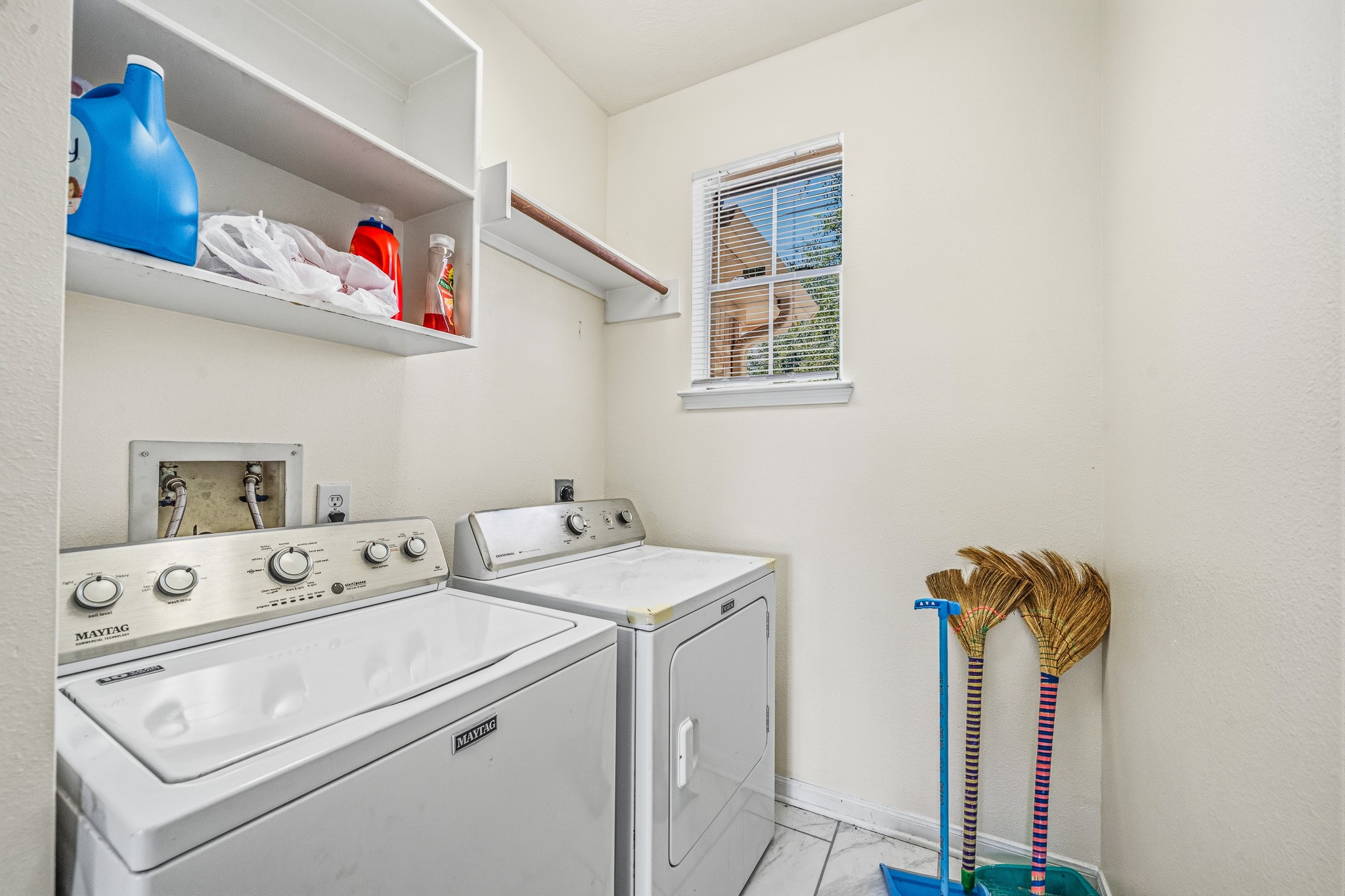 9641 Weldridge Drive Property Photo 14