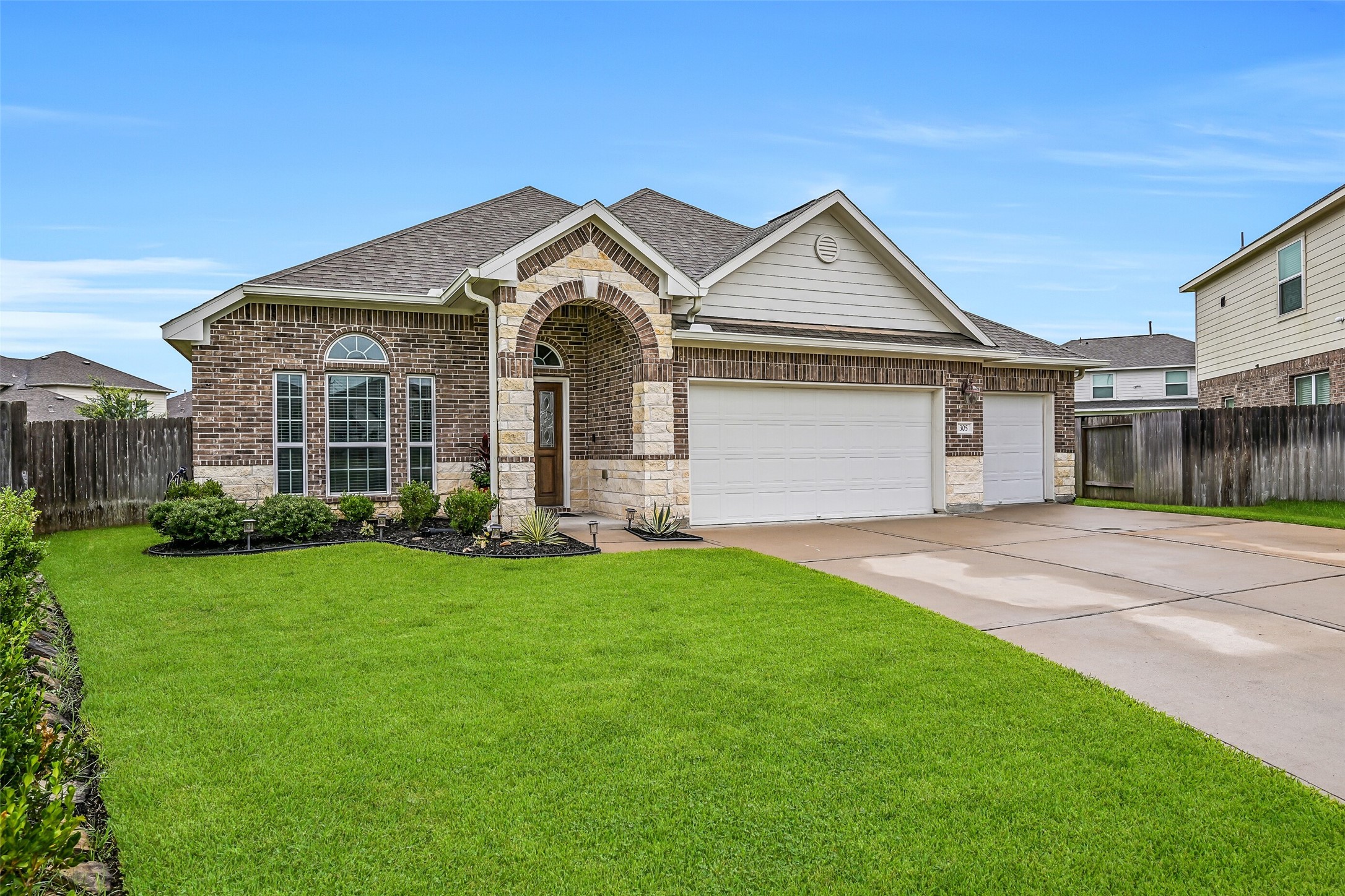305 Bordeaux Court Property Photo 1