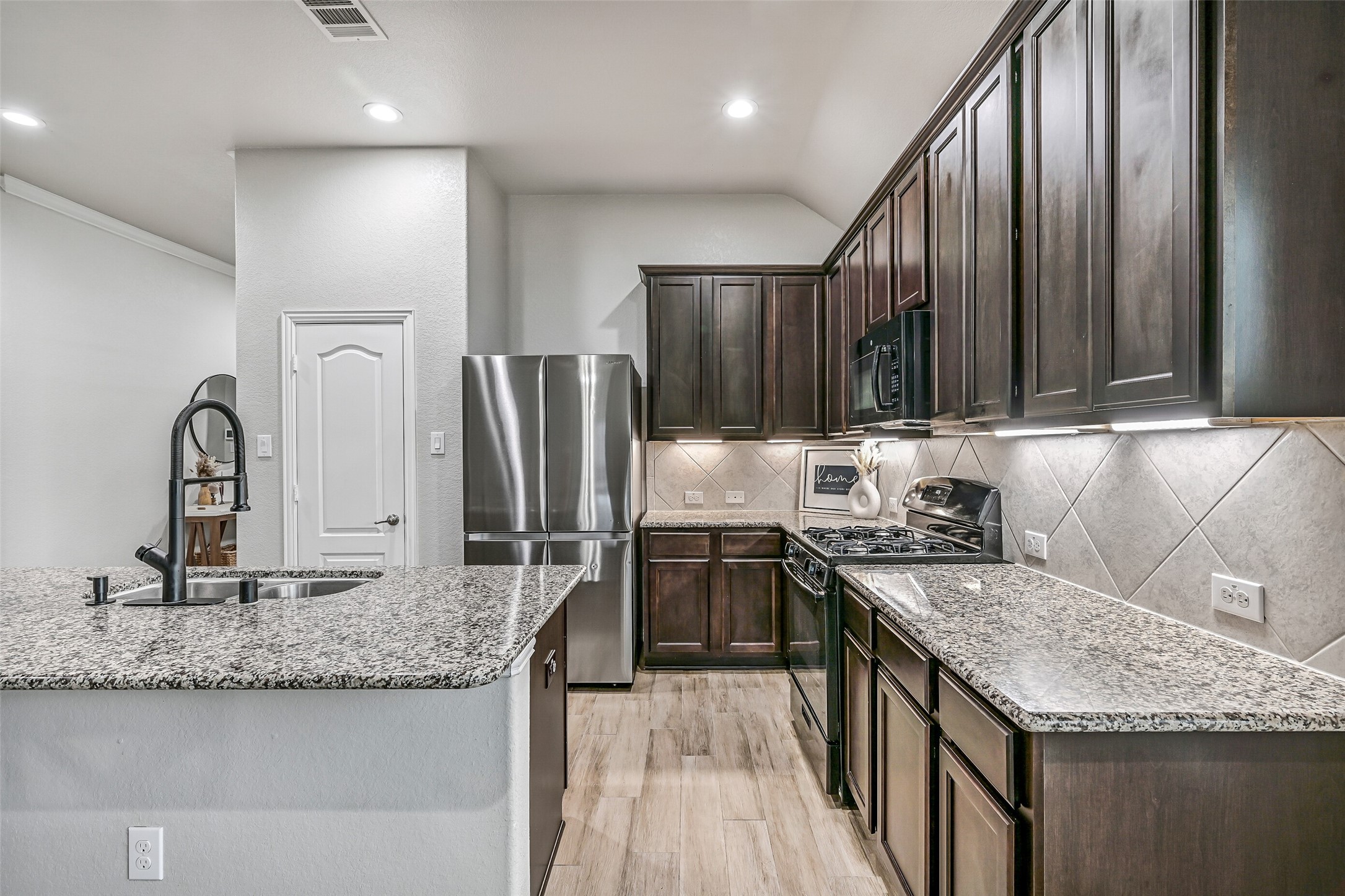 305 Bordeaux Court Property Photo 7
