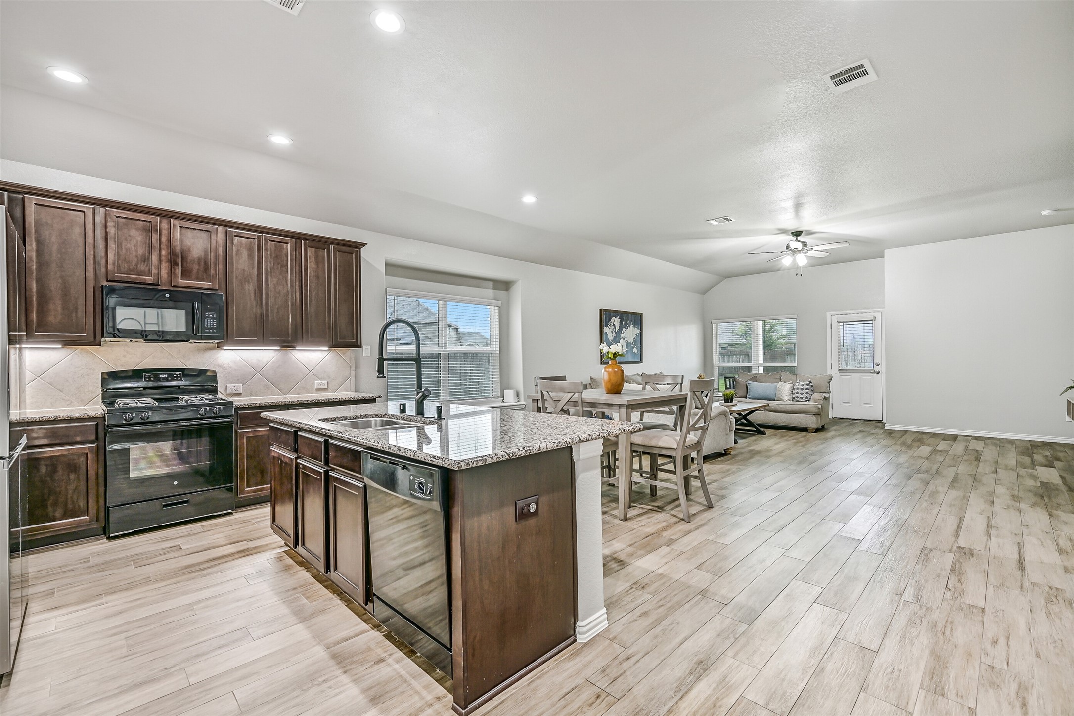 305 Bordeaux Court Property Photo 9