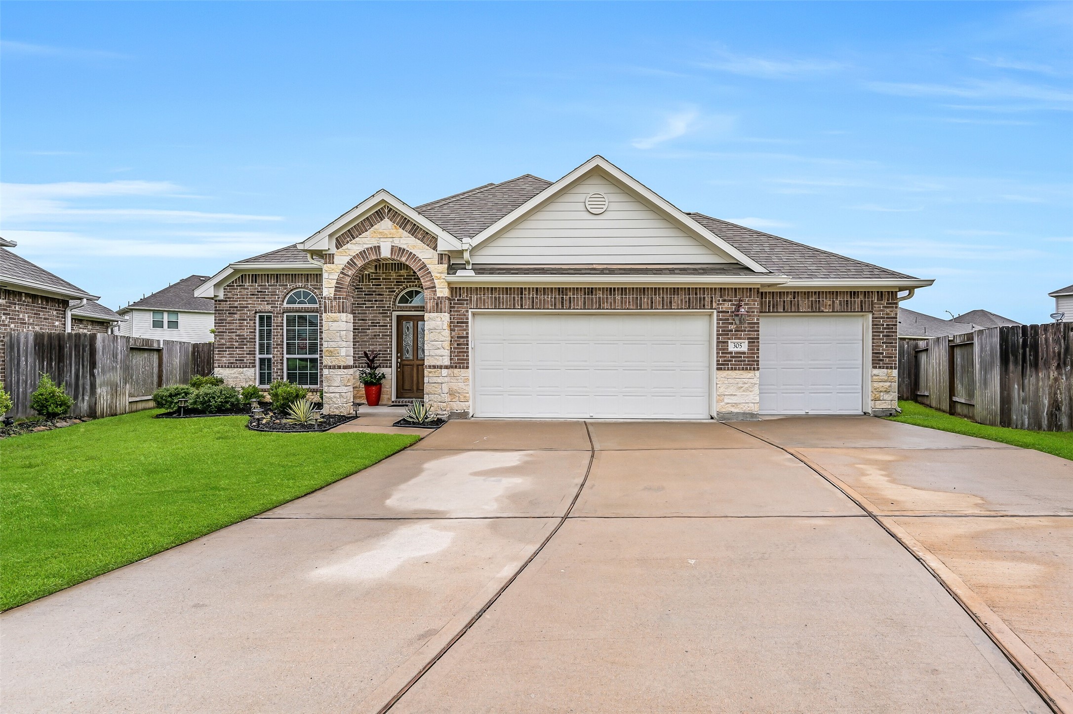 305 Bordeaux Court Property Photo 23