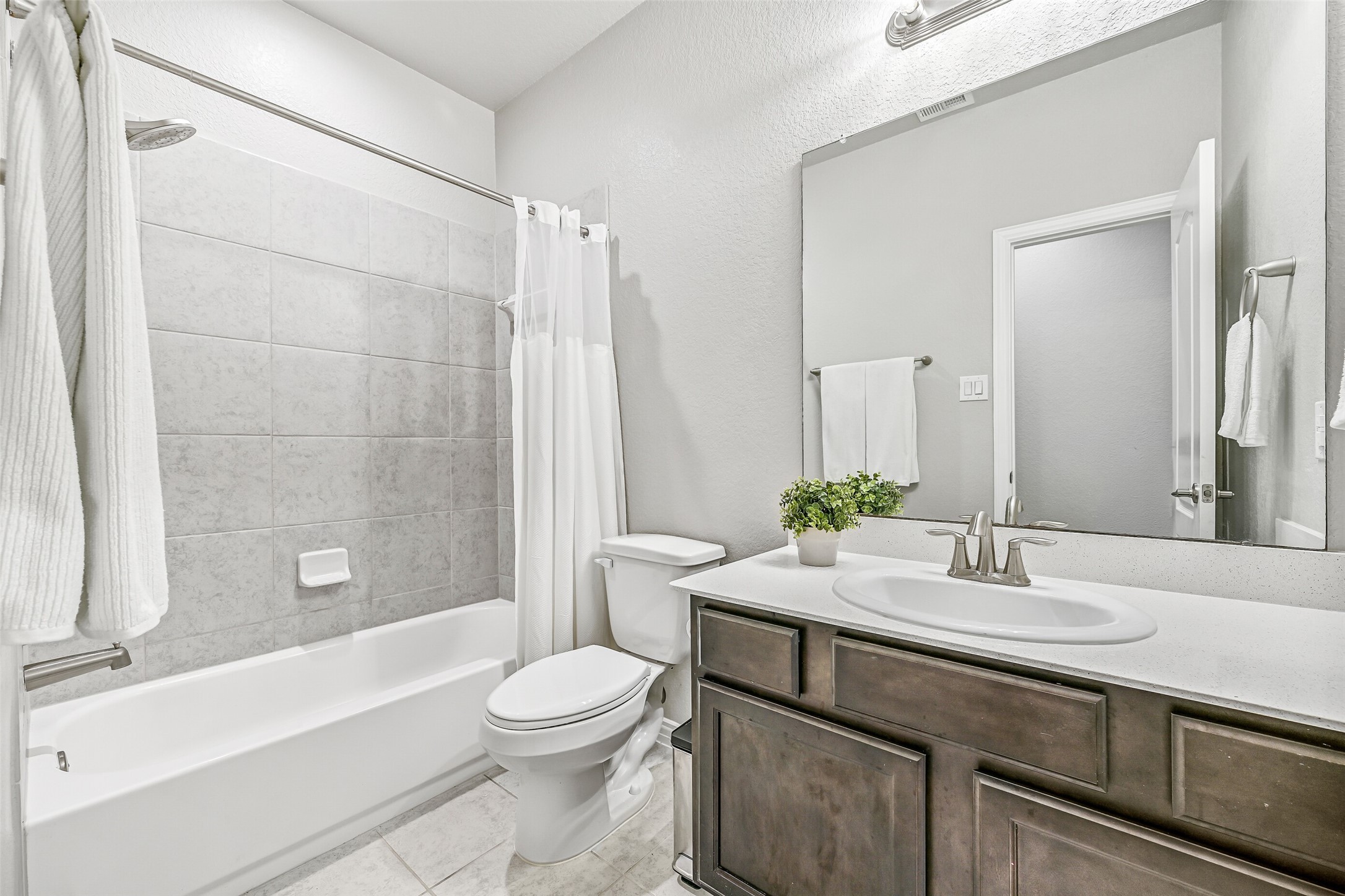 305 Bordeaux Court Property Photo 24