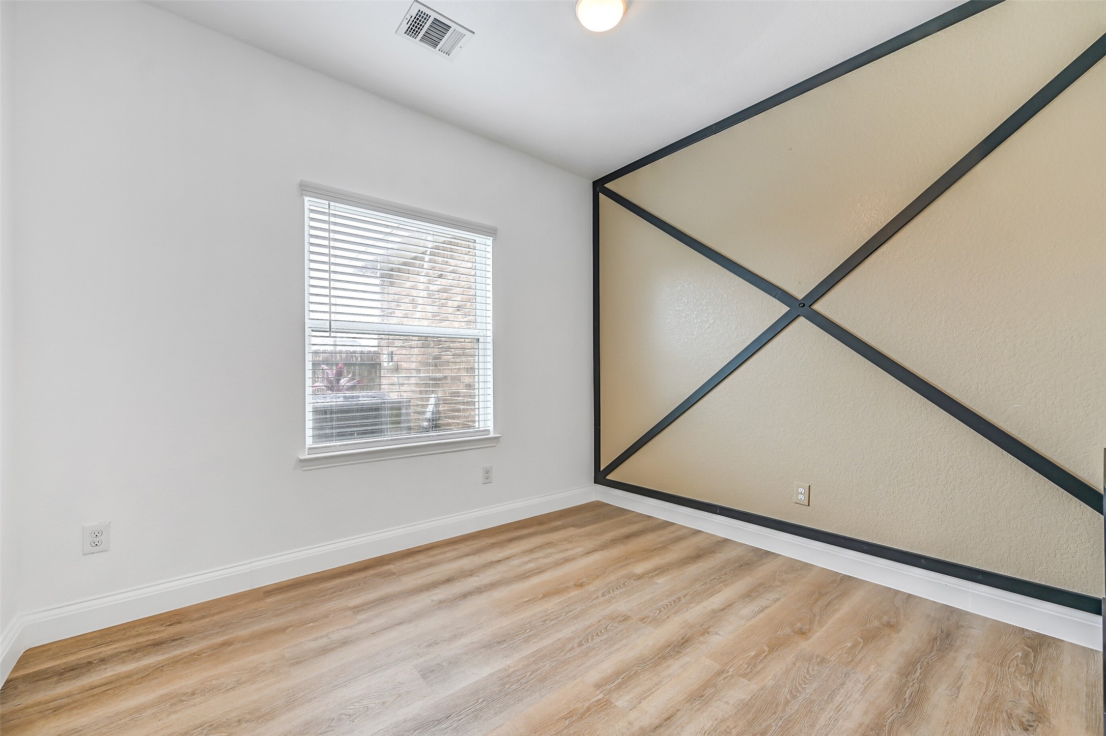 305 Bordeaux Court Property Photo 25