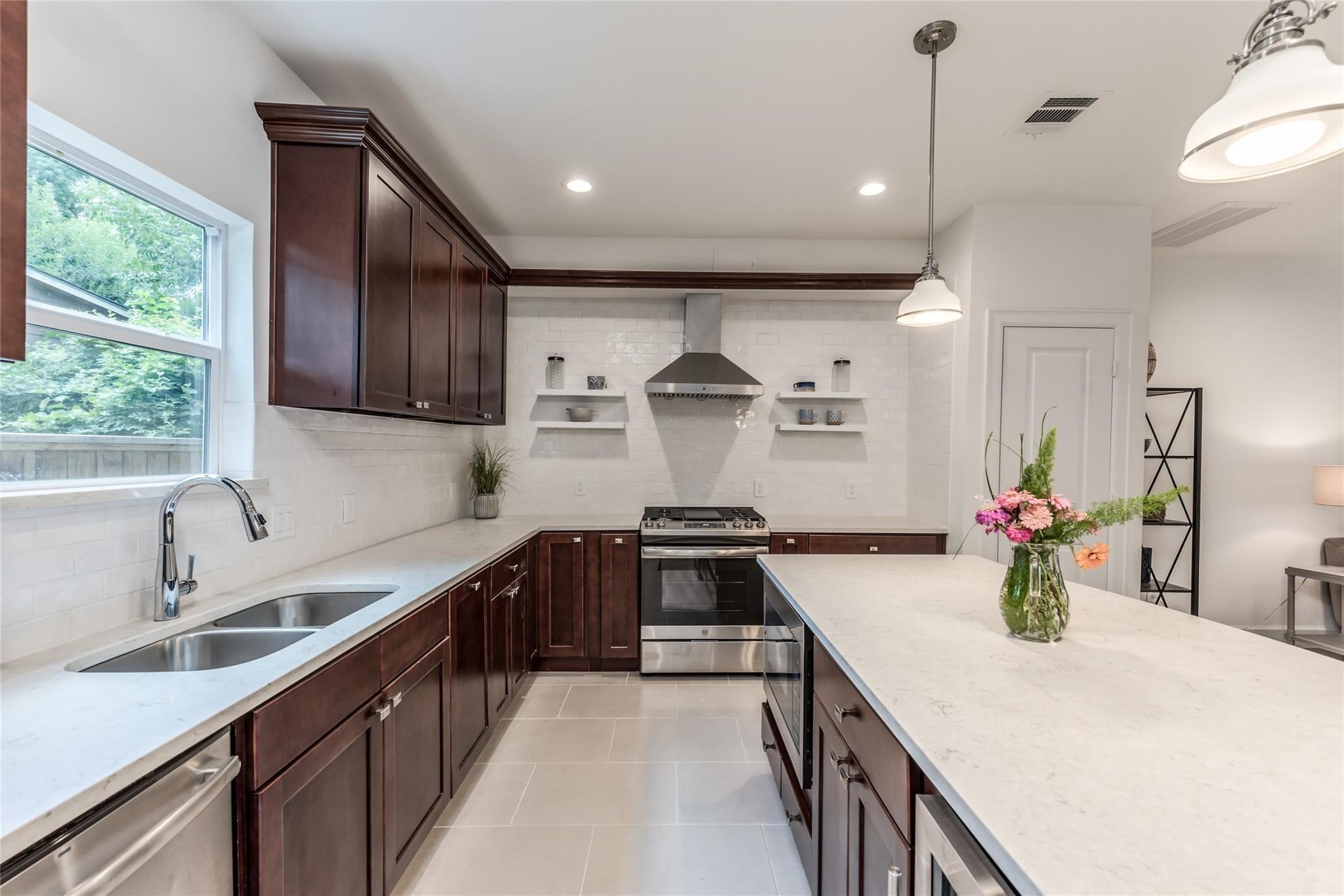 118 Sylvester Road Property Photo 6