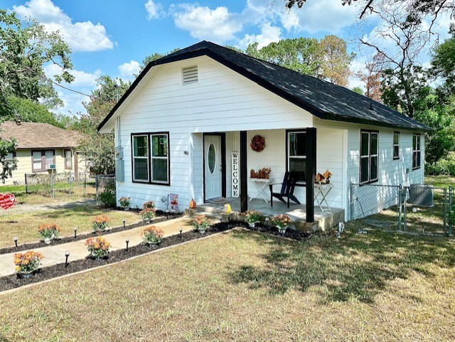 639 N Holland Street Property Photo 1