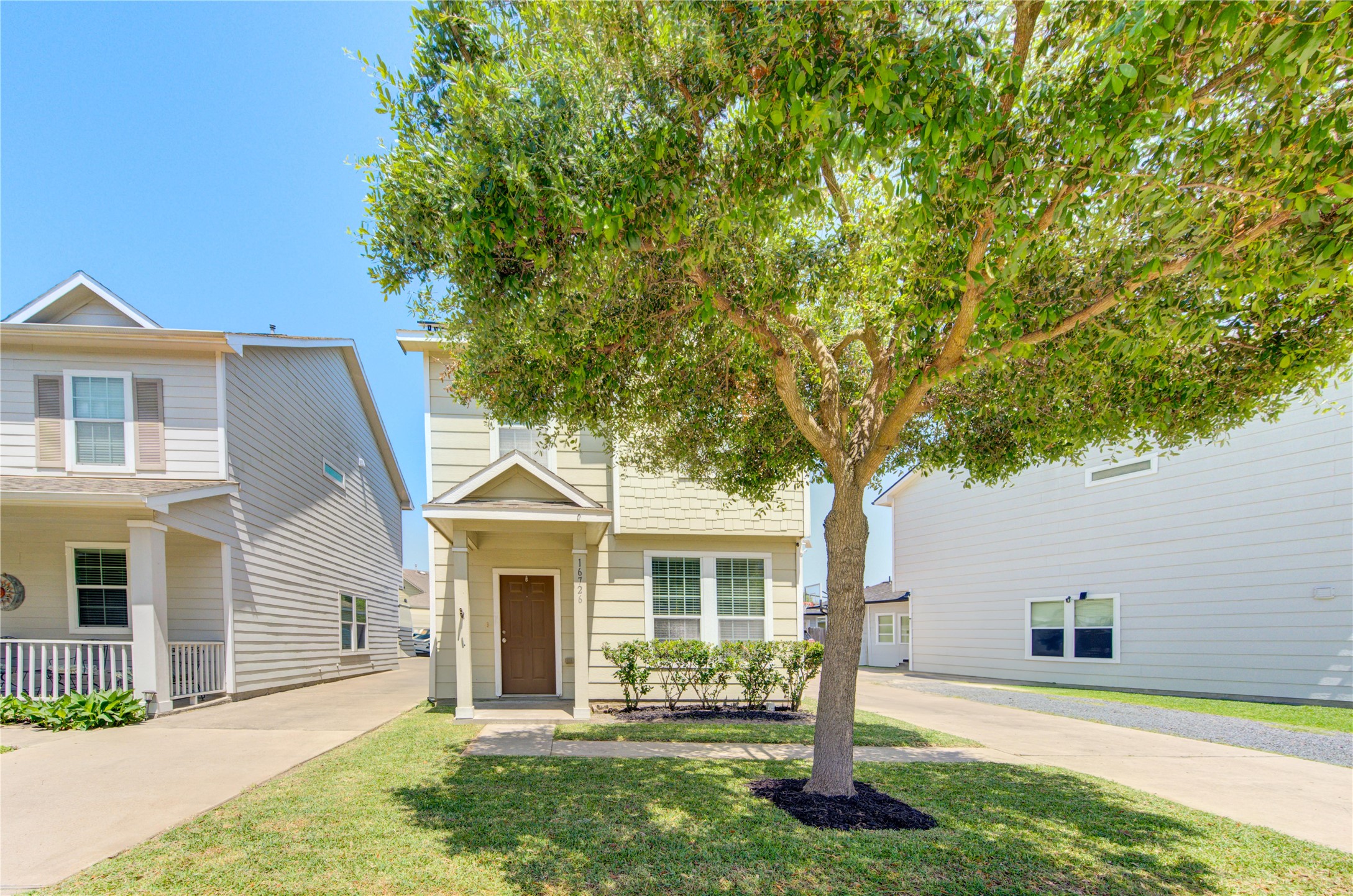 16726 Mammoth Springs Drive Property Photo 3