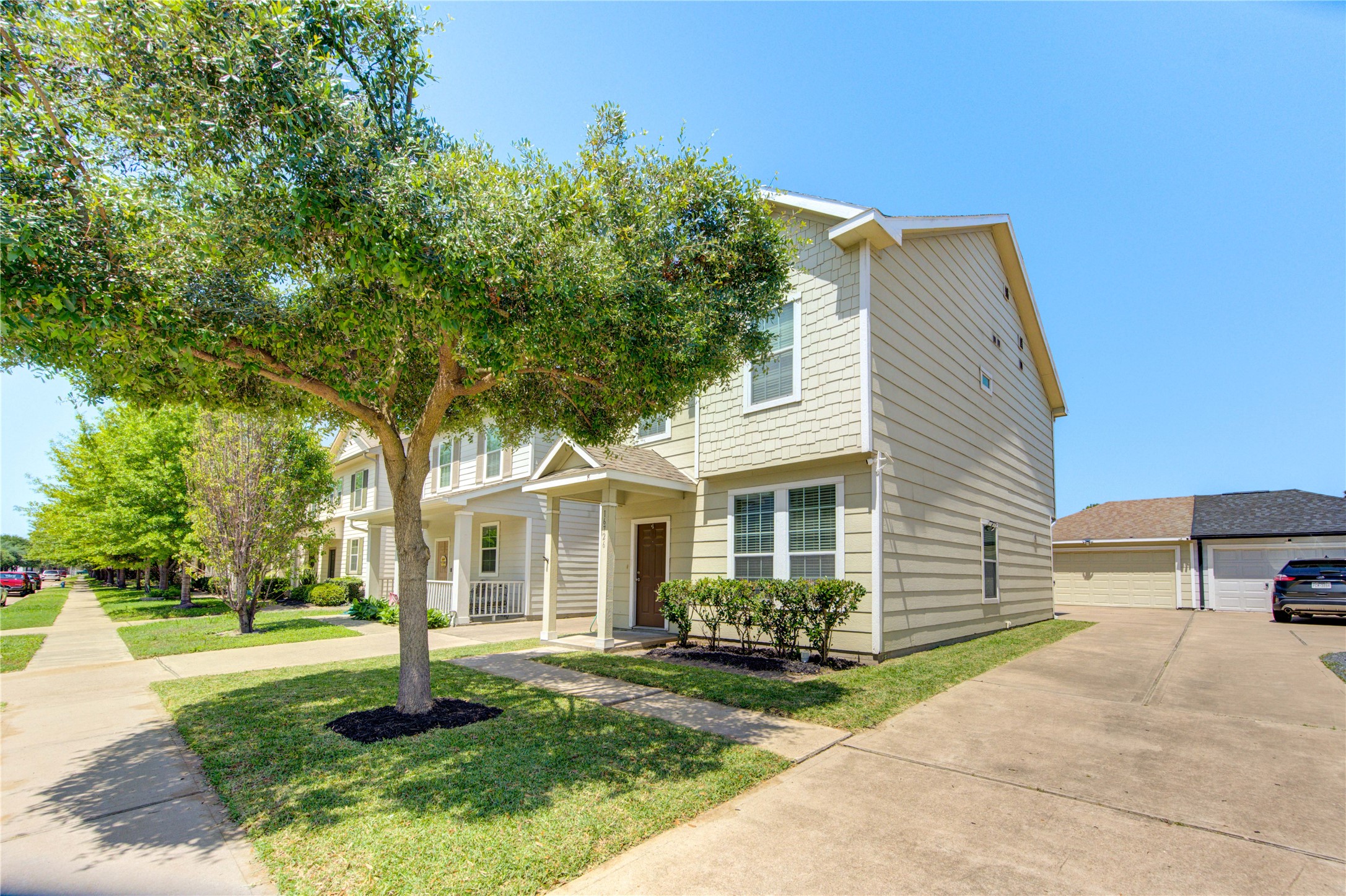 16726 Mammoth Springs Drive Property Photo 6