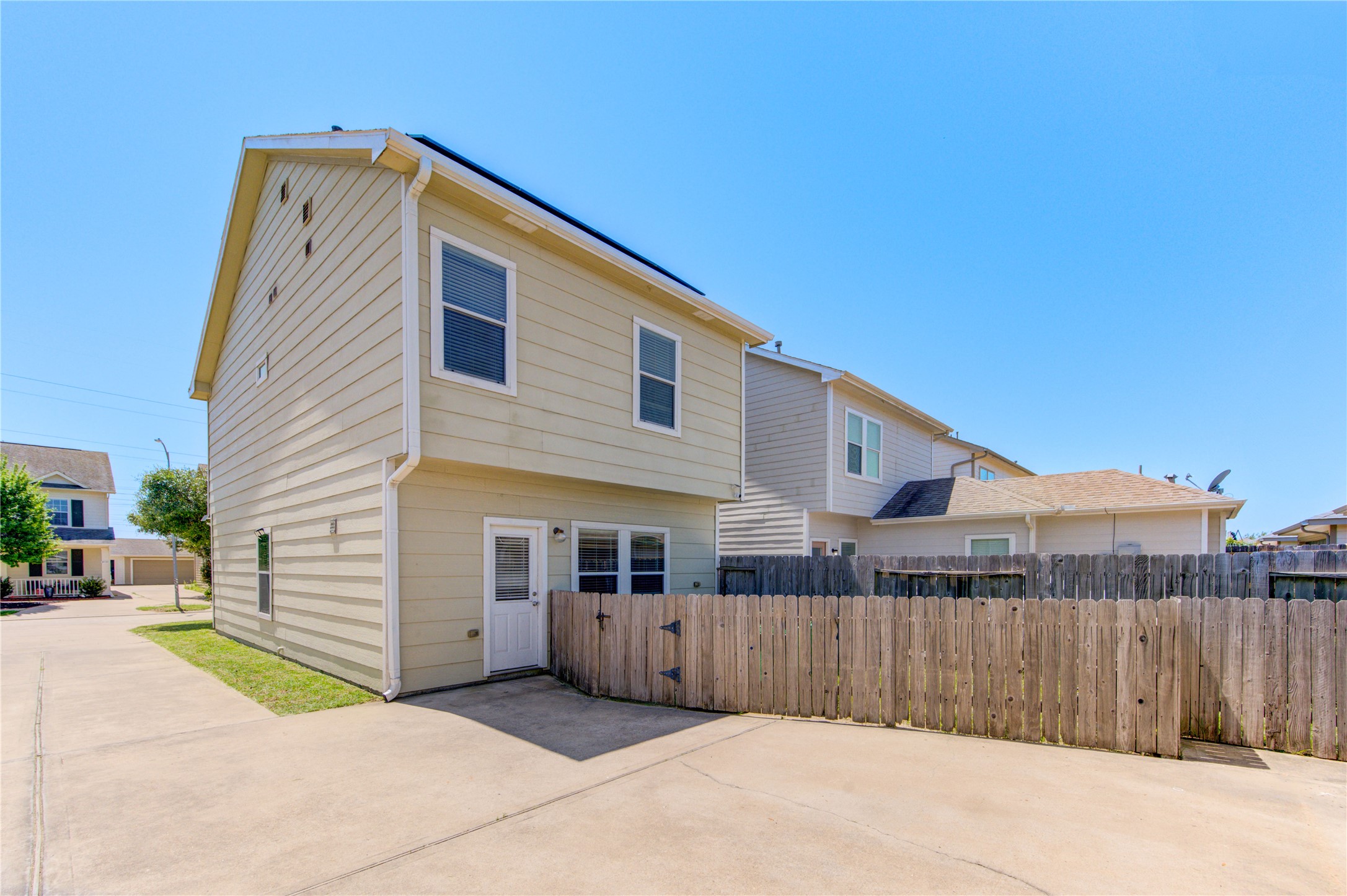16726 Mammoth Springs Drive Property Photo 8