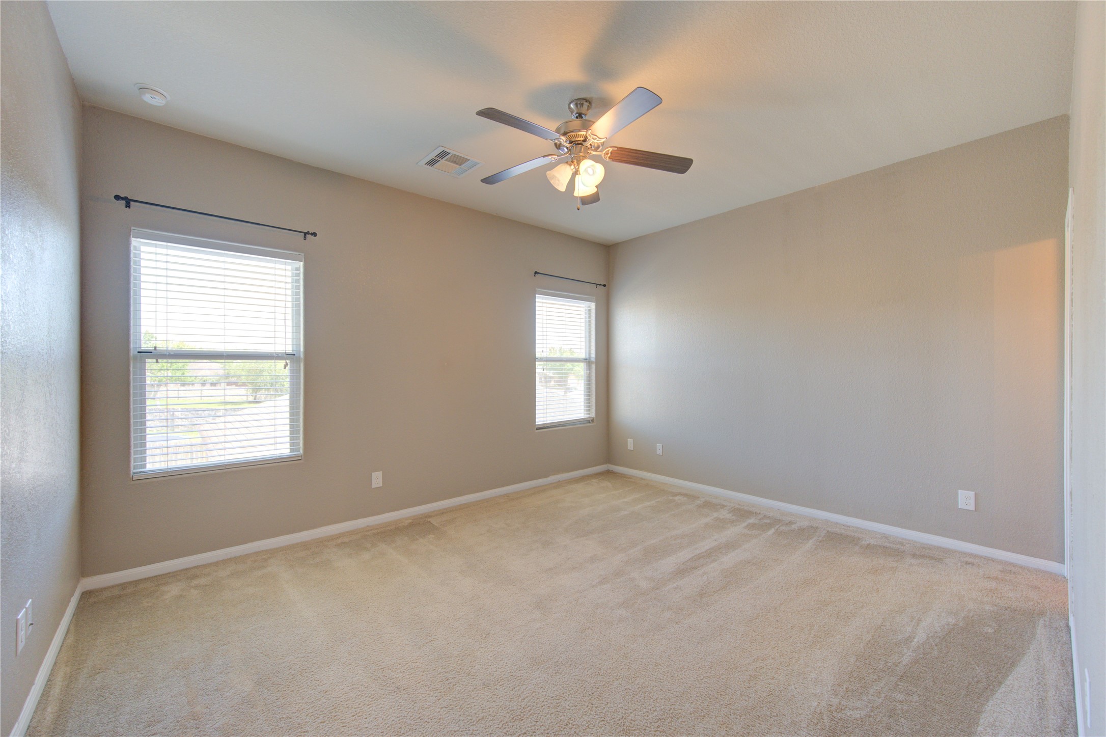 16726 Mammoth Springs Drive Property Photo 10