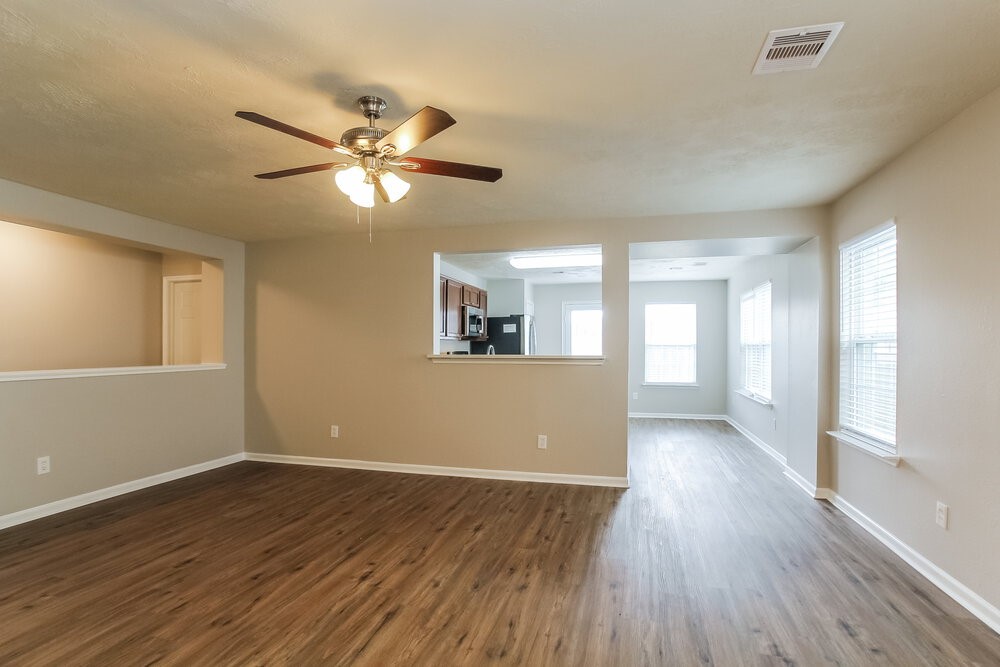 8138 Sanders Glen Lane Property Photo 3