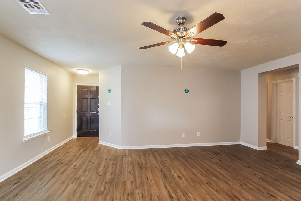 8138 Sanders Glen Lane Property Photo 4