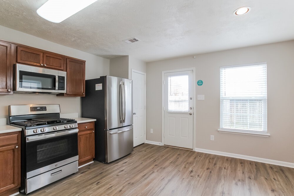 8138 Sanders Glen Lane Property Photo 6