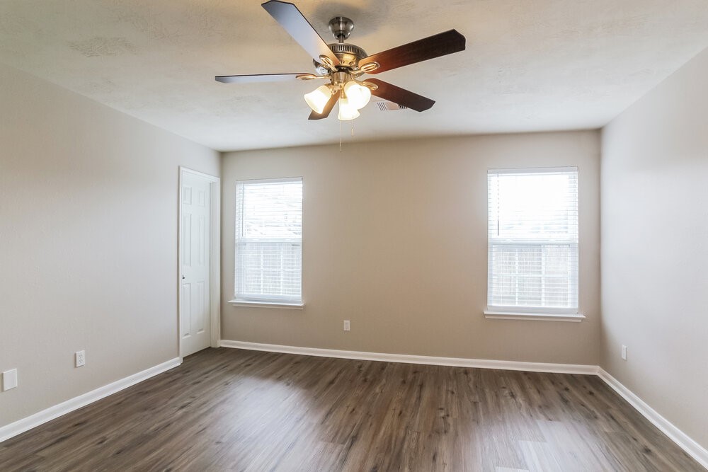 8138 Sanders Glen Lane Property Photo 8