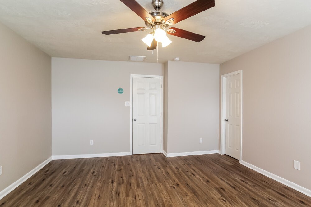 8138 Sanders Glen Lane Property Photo 9
