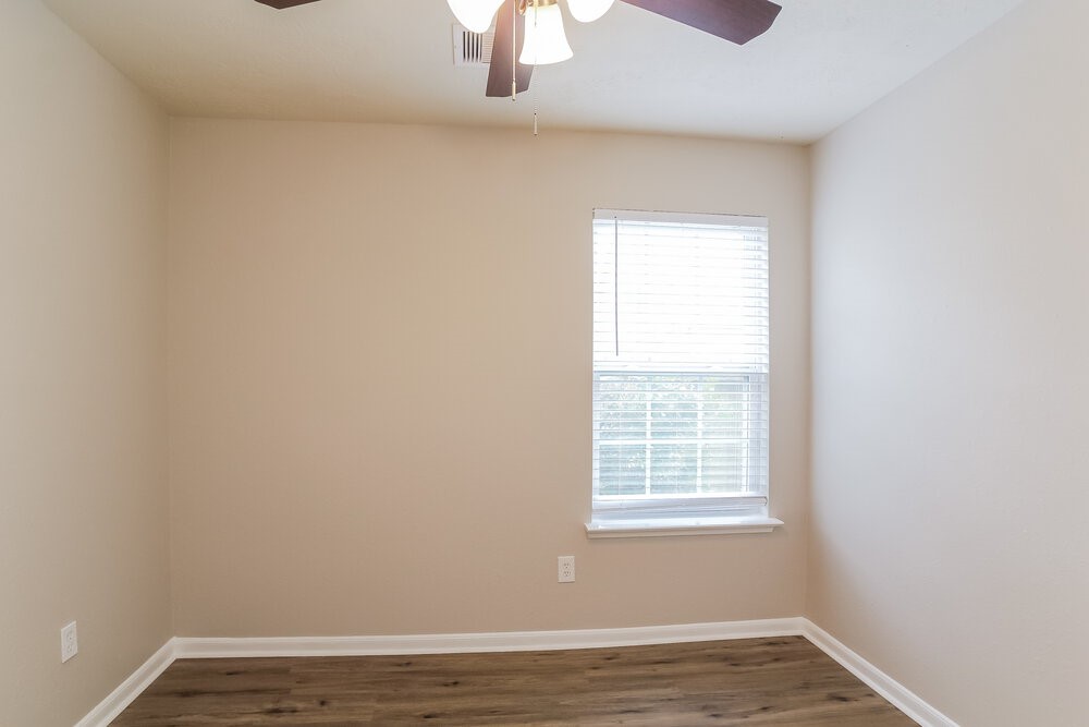 8138 Sanders Glen Lane Property Photo 11