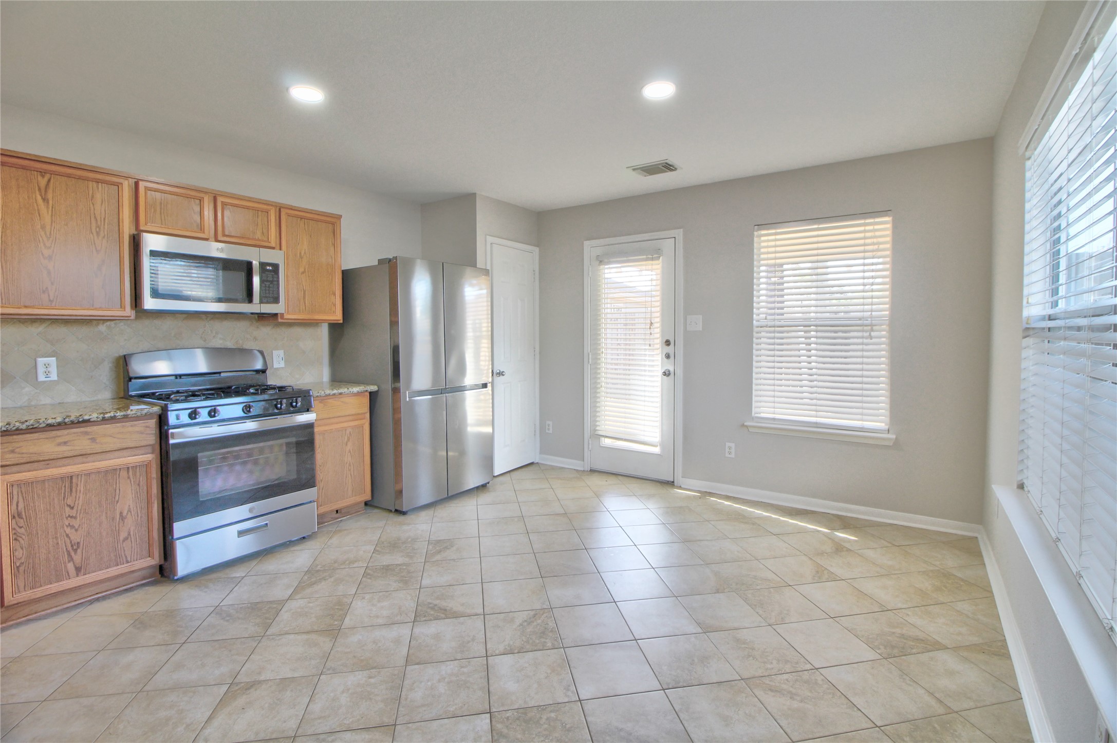 29407 Legends Green Drive Property Photo 4