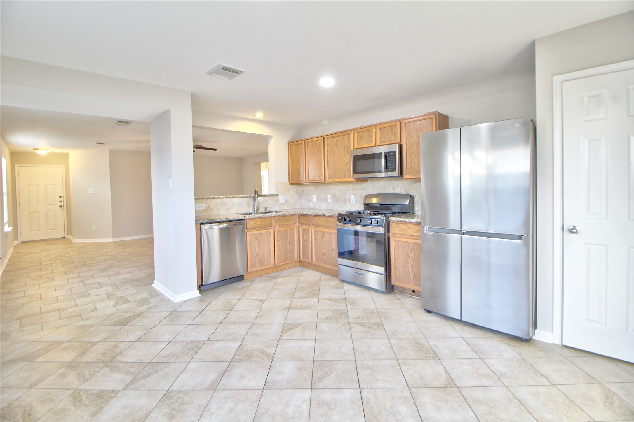 29407 Legends Green Drive Property Photo 5